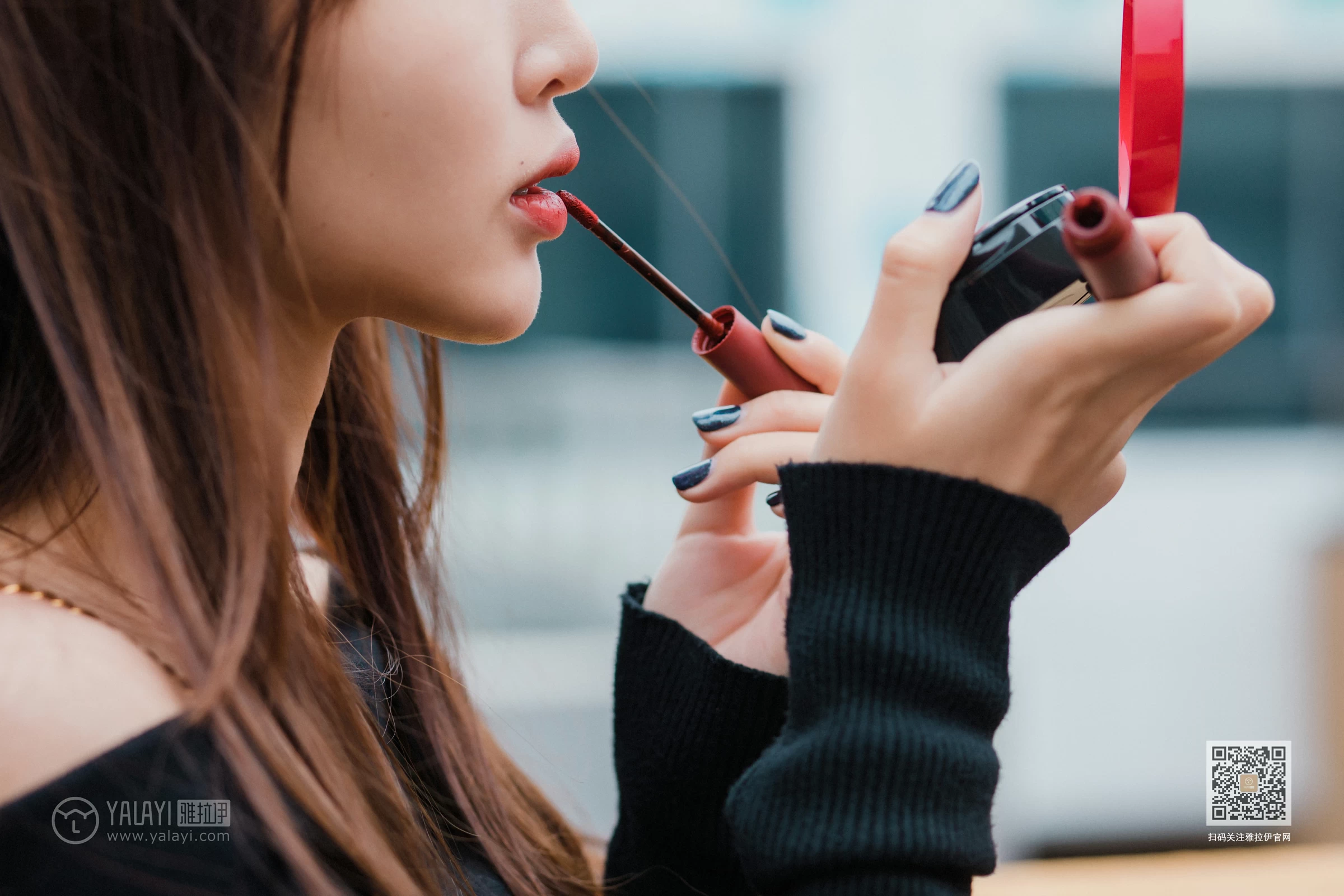 [YALAYI雅拉伊]Vol.520 广漂女孩儿 小五 黑色抹胸上衣加黑色短裙性感私房写真集第10张