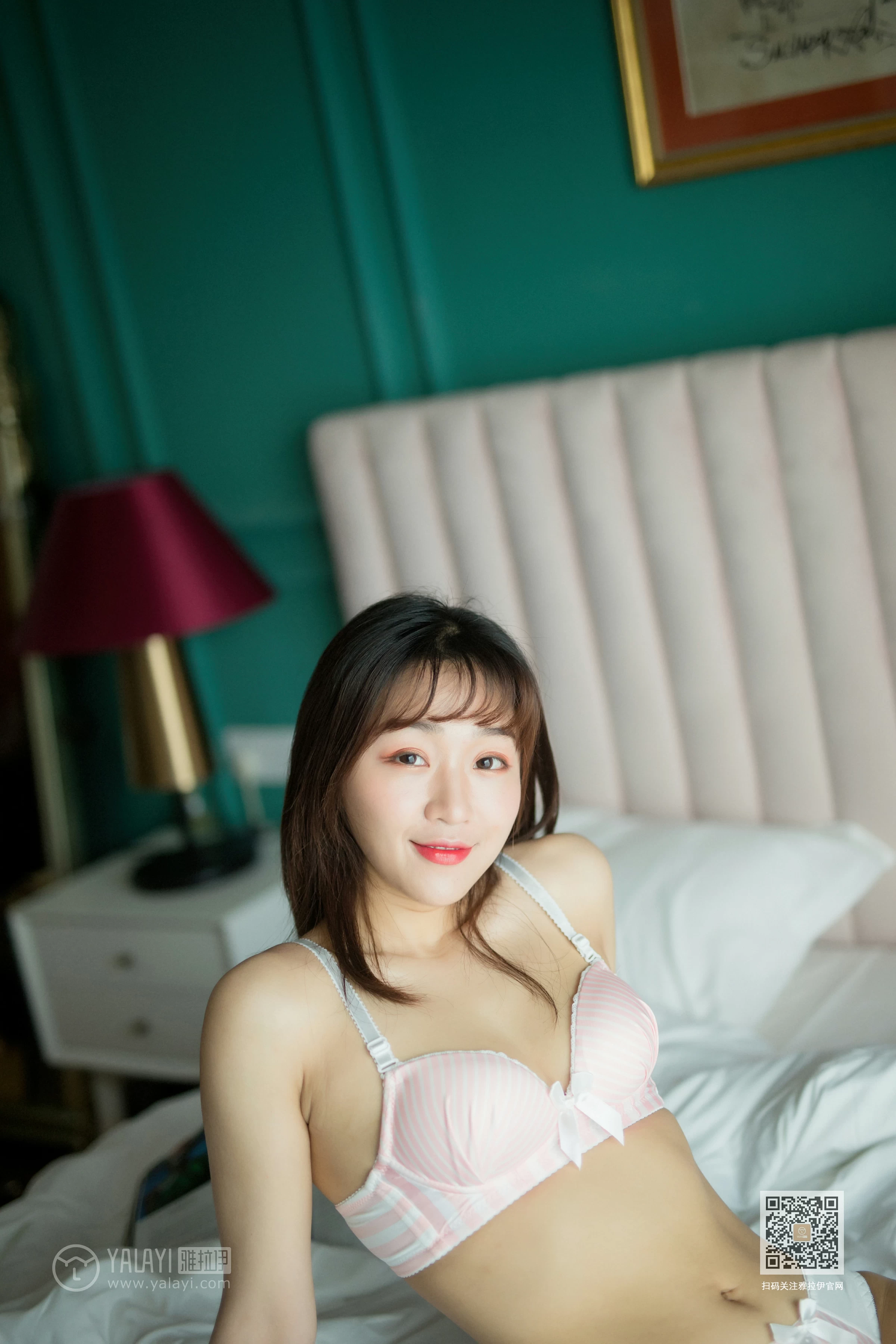 [YALAYI雅拉伊]Vol.531 穿毛衣好热 小颖 粉色毛衣加粉色内衣性感私房写真集第10张