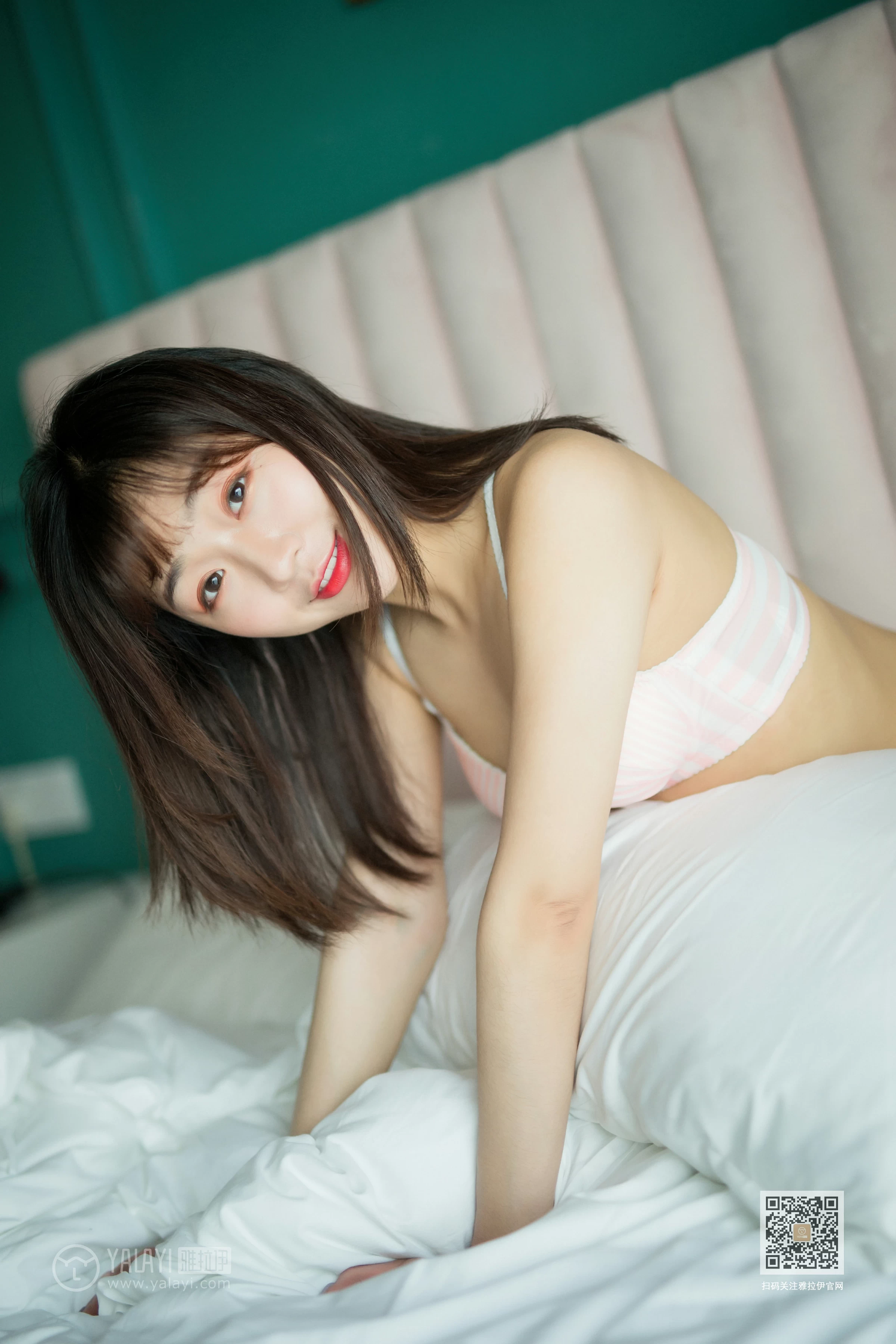 [YALAYI雅拉伊]Vol.531 穿毛衣好热 小颖 粉色毛衣加粉色内衣性感私房写真集第13张