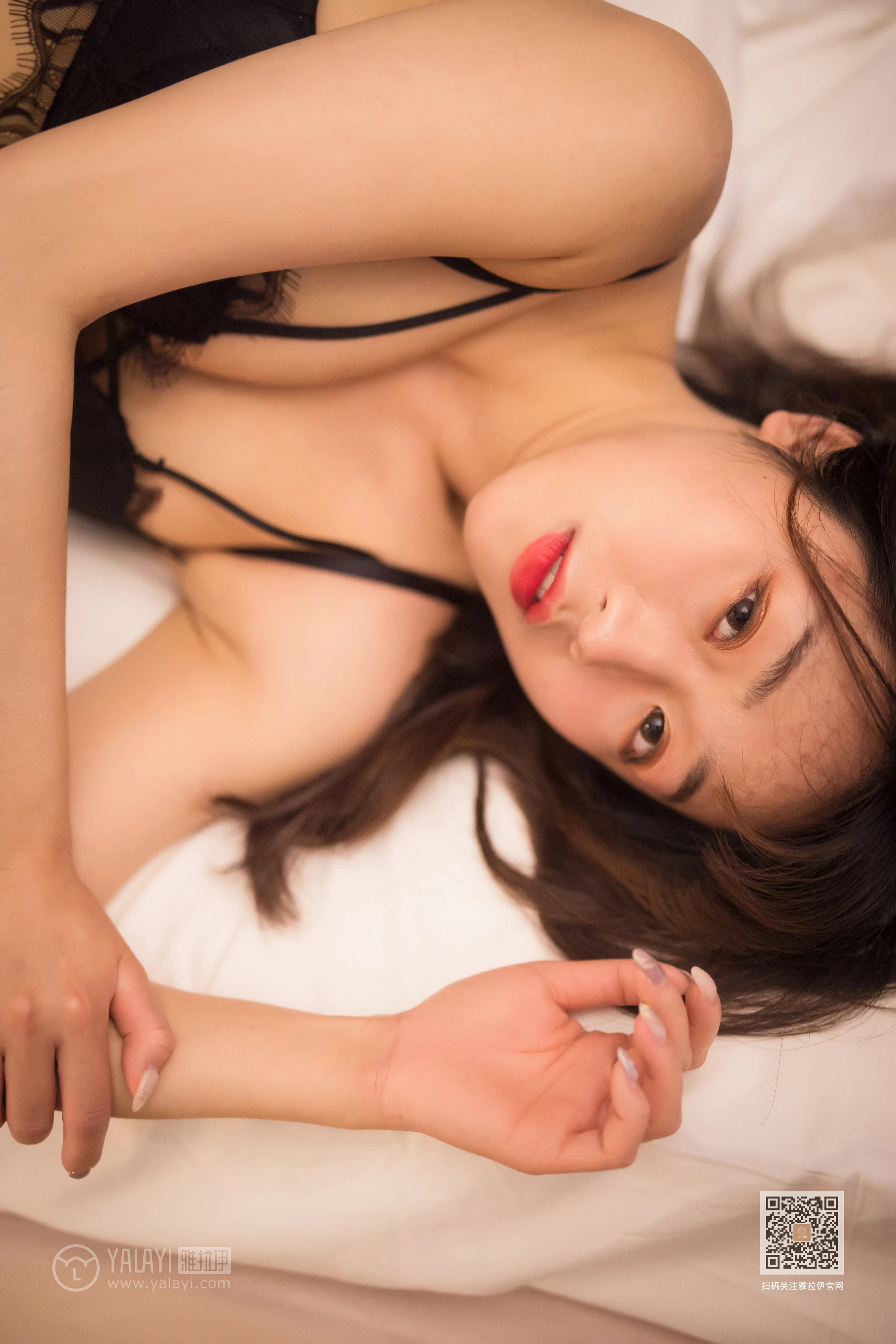 [YALAYI雅拉伊]Vol.537 撒娇女友最好命 小颖 黑色蕾丝情趣内衣性感私房写真集第15张