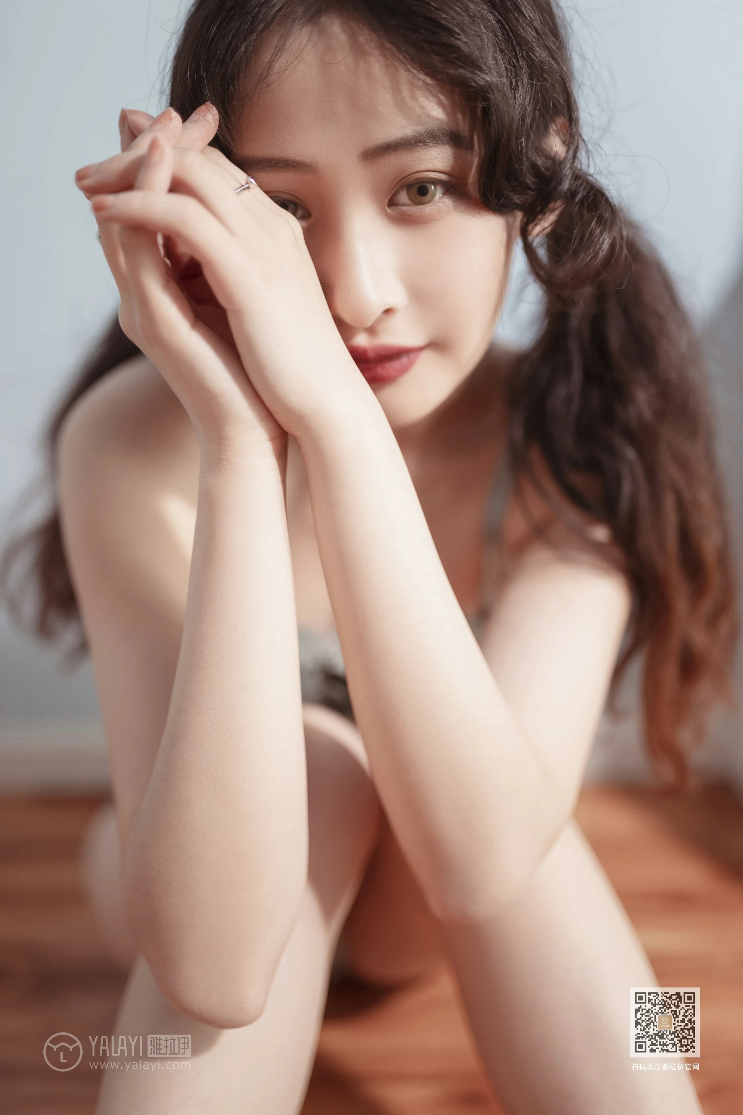 [YALAYI雅拉伊]Vol.547 玉影 西子 灰色蕾丝内衣居家性感私房写真集第10张