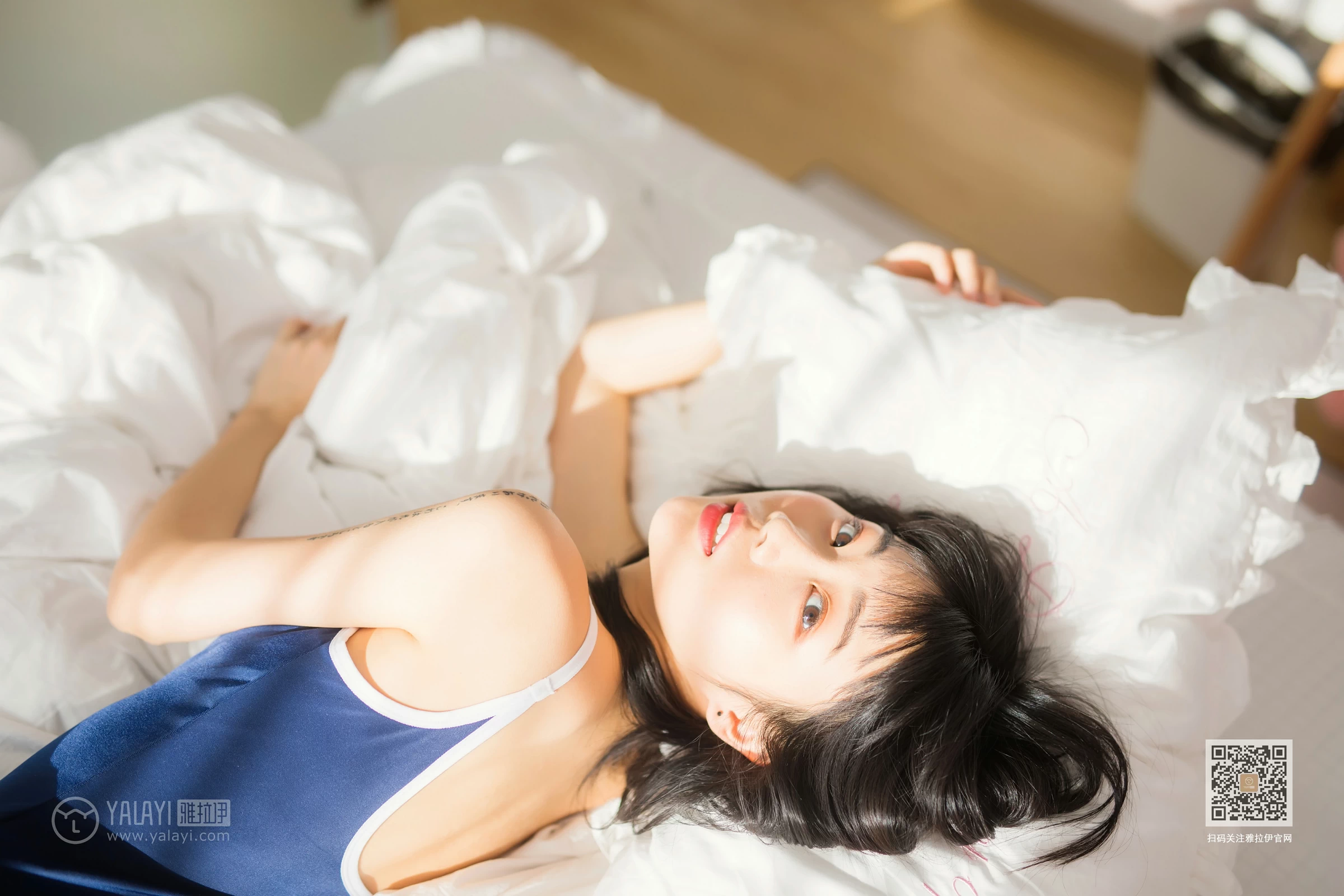 [YALAYI雅拉伊]Vol.552 十六岁的时光 粉粉 蓝色连体运动内衣性感私房写真集第14张