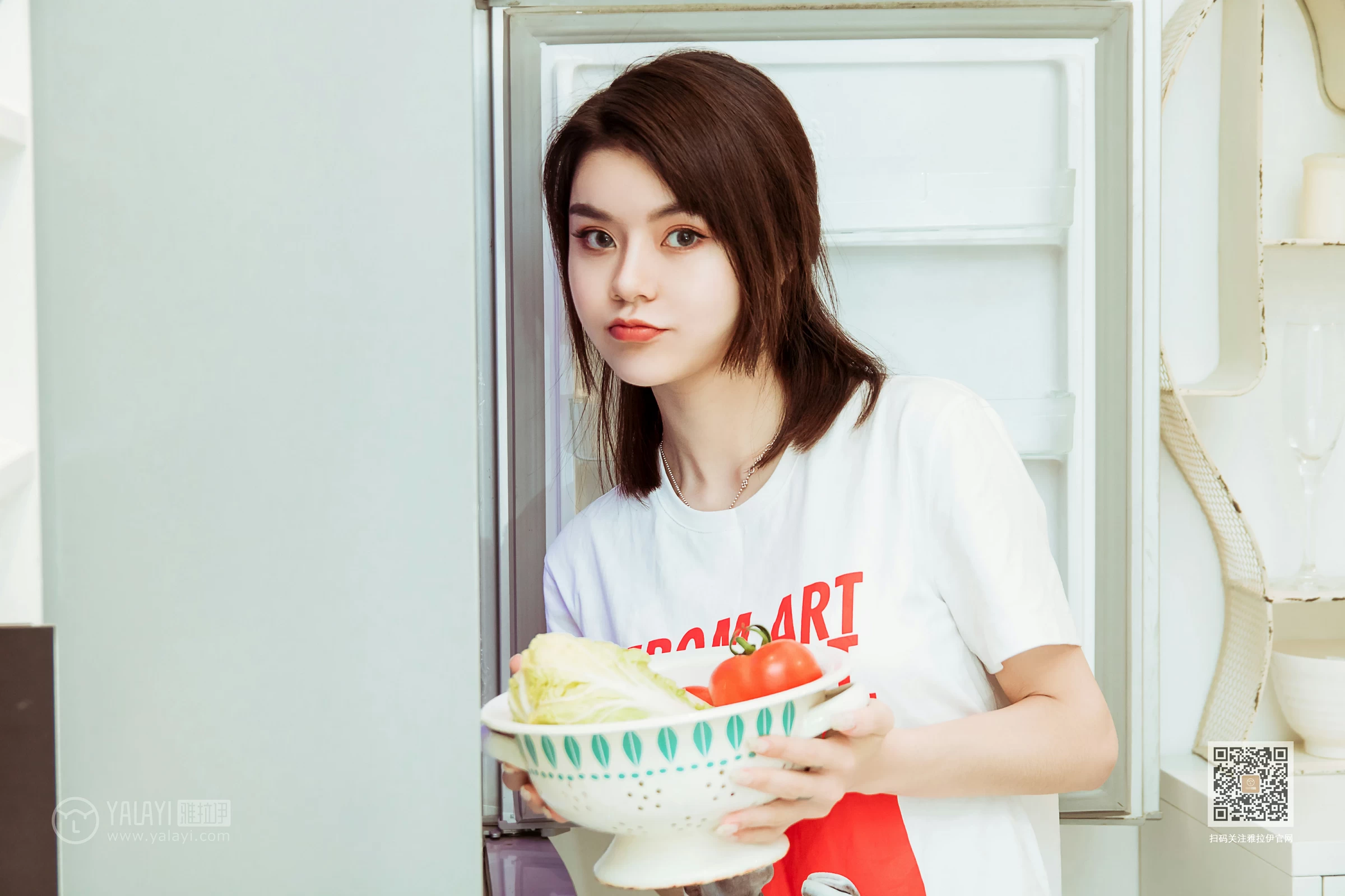 [YALAYI雅拉伊]Vol.554 蓉蓉的瘦身餐 白色短袖加白色蕾丝内裤性感私房写真集第12张