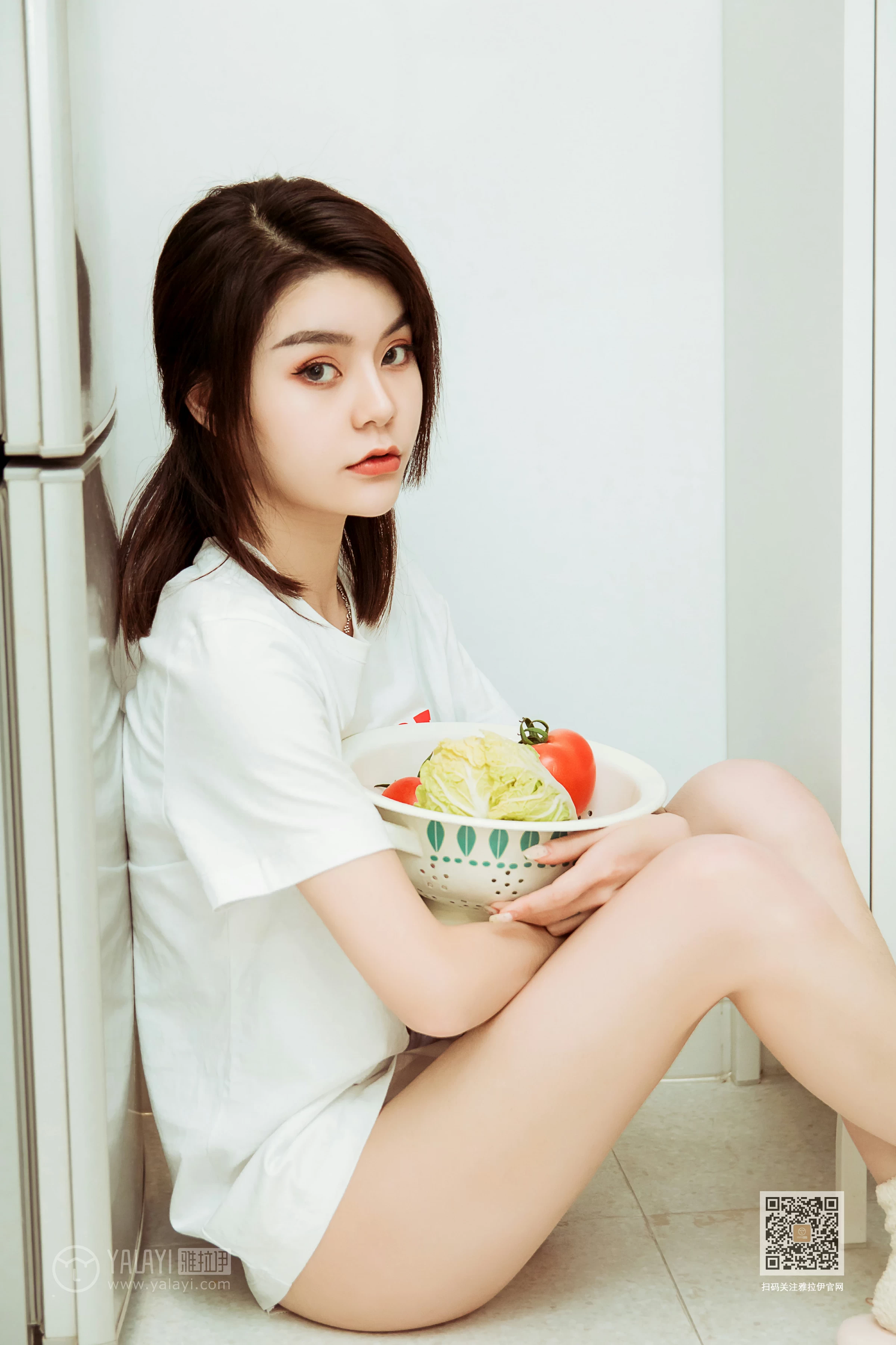 [YALAYI雅拉伊]Vol.554 蓉蓉的瘦身餐 白色短袖加白色蕾丝内裤性感私房写真集第14张