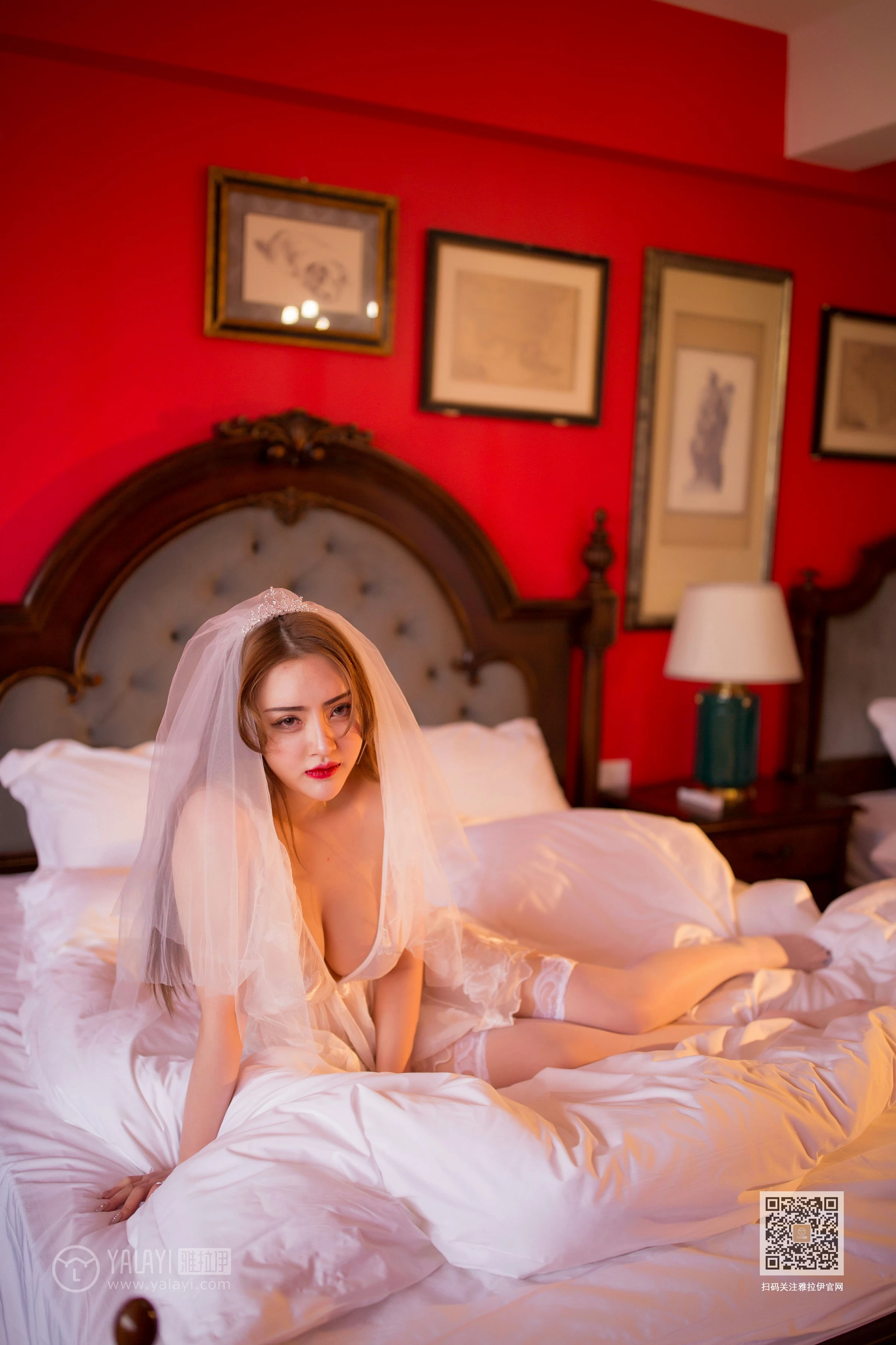 [YALAYI雅拉伊]Vol.555 专属新娘 芸夕 透视情趣婚纱加白色丝袜美腿玉足性感私房写真集第5张