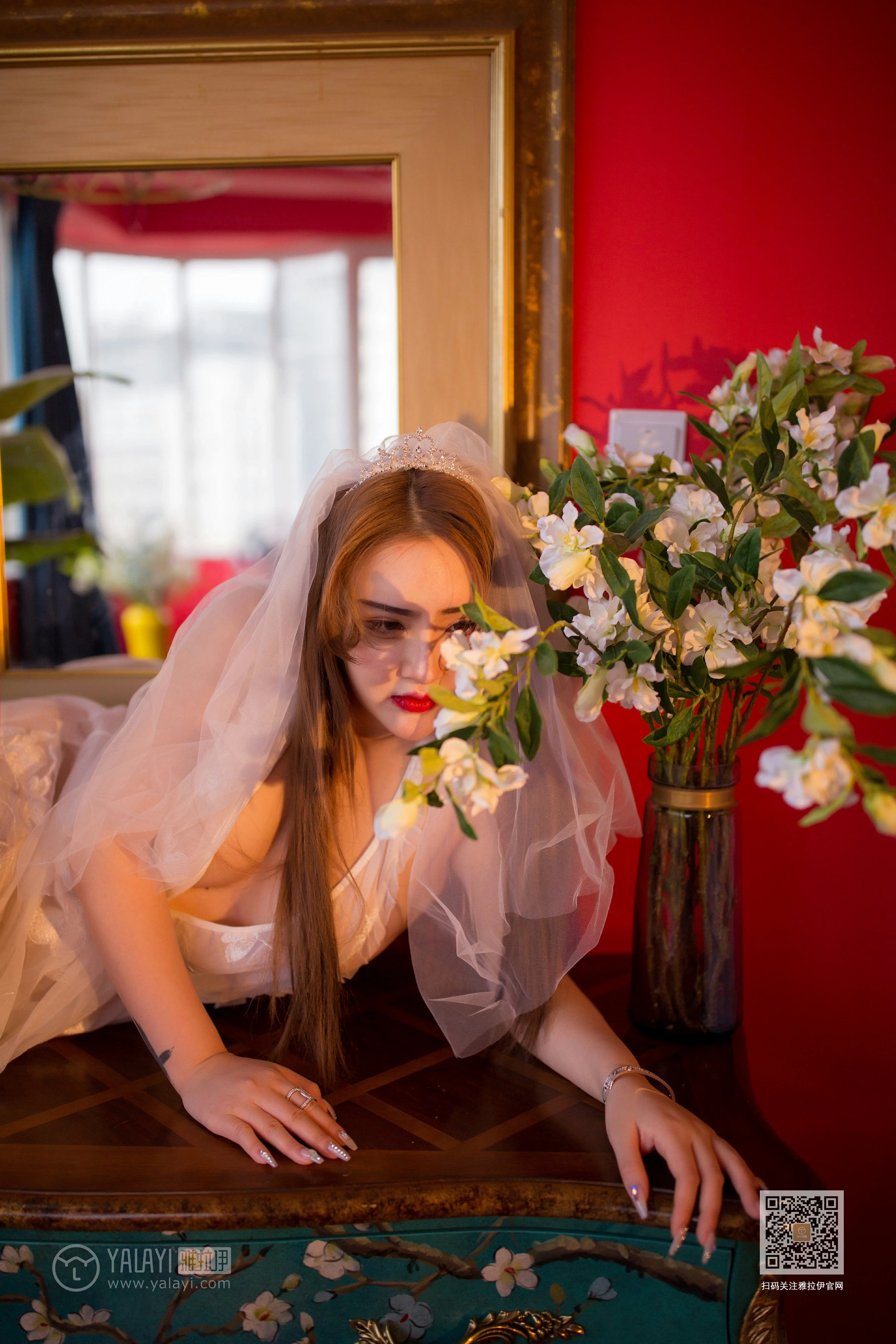 [YALAYI雅拉伊]Vol.555 专属新娘 芸夕 透视情趣婚纱加白色丝袜美腿玉足性感私房写真集第12张