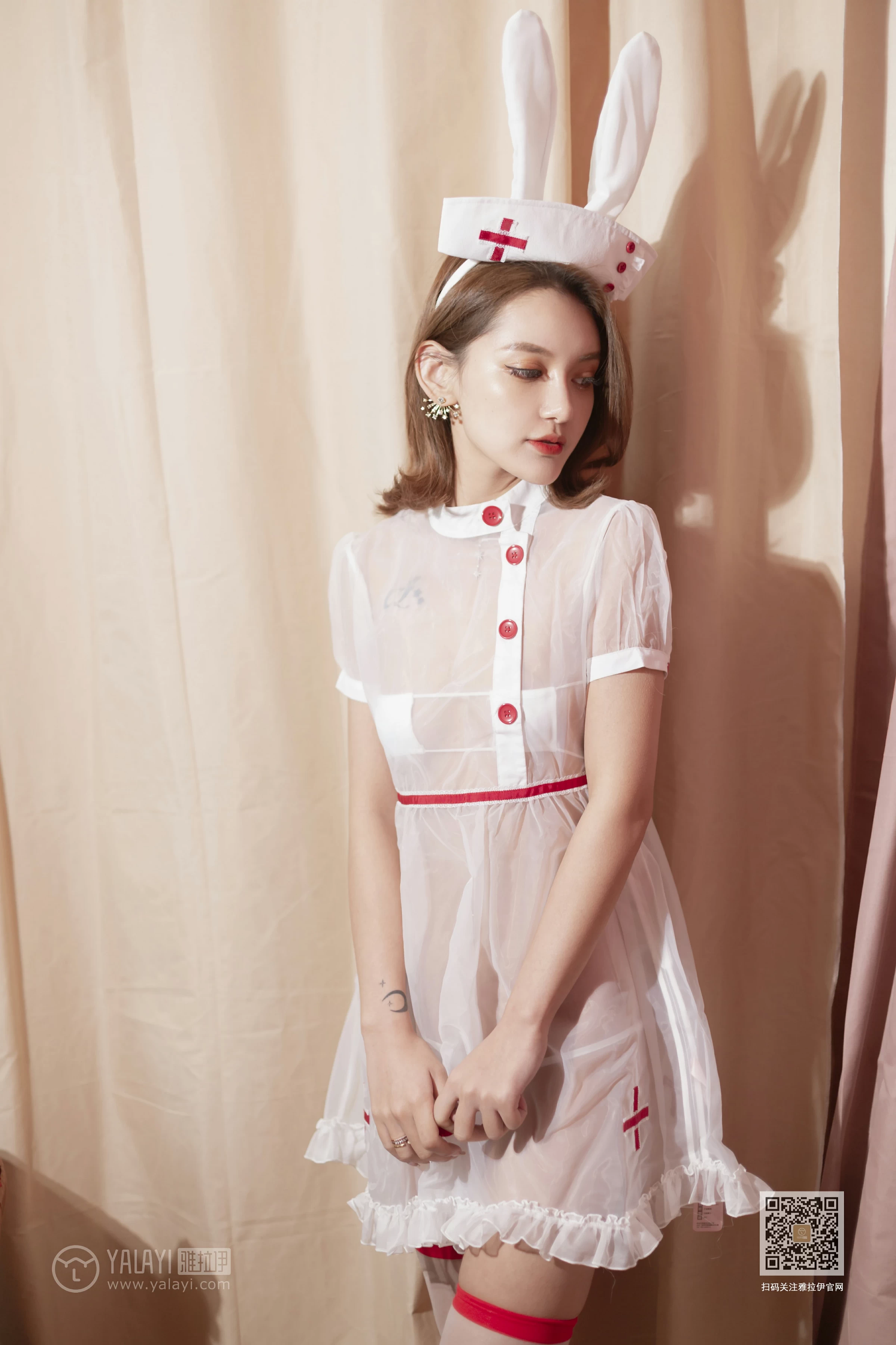 [YALAYI雅拉伊]Vol.556 最美守护者 刘子炀 透视情趣护士制服加白色丝袜美腿玉足性感私房写真集第4张