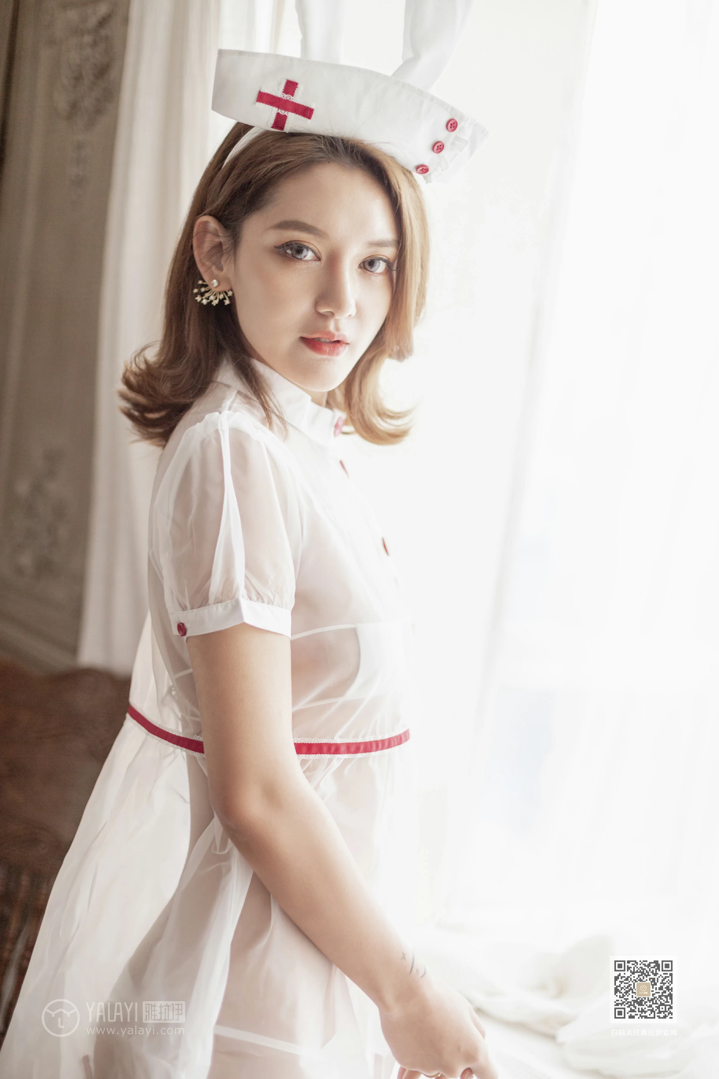 [YALAYI雅拉伊]Vol.556 最美守护者 刘子炀 透视情趣护士制服加白色丝袜美腿玉足性感私房写真集第12张