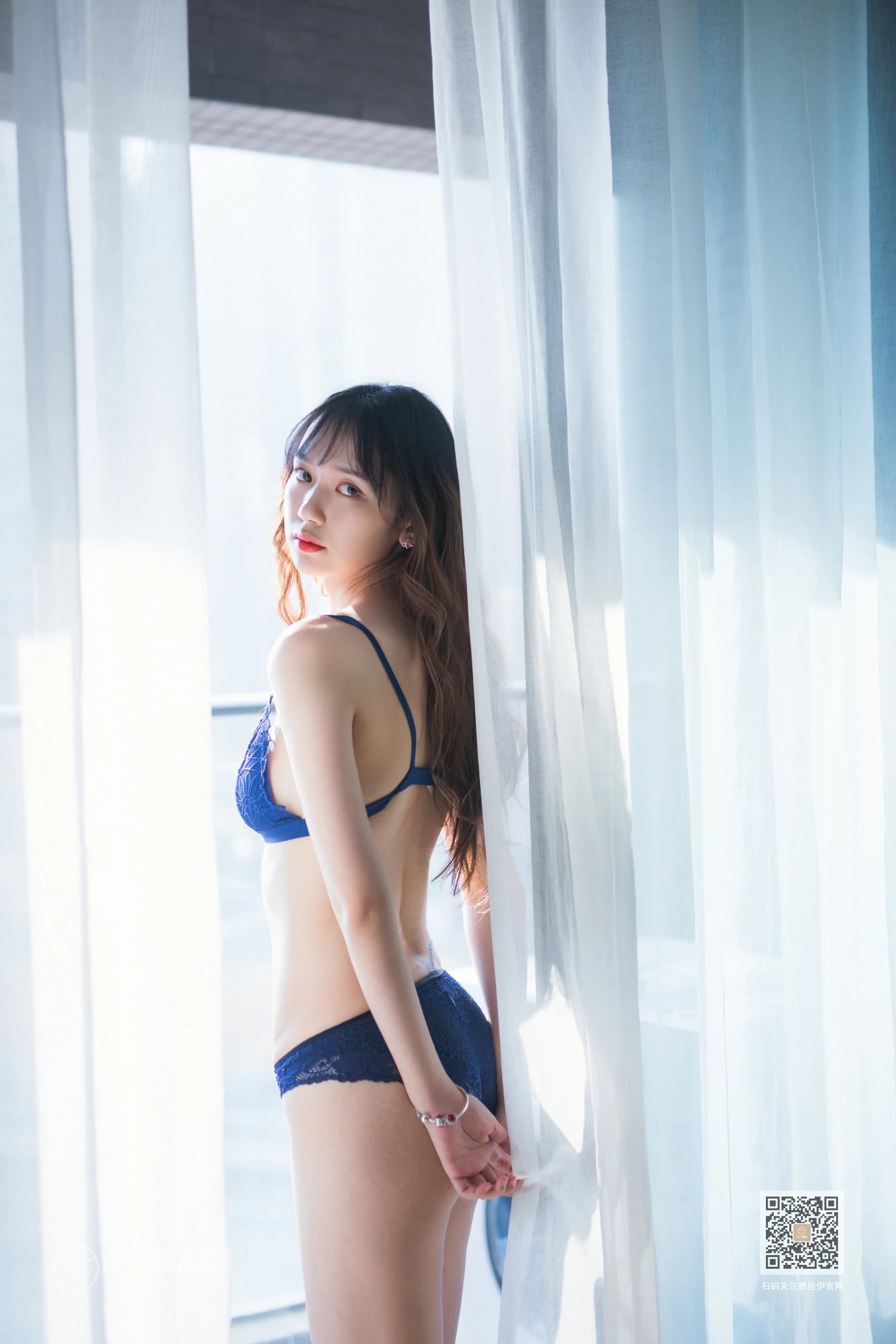 [YALAYI雅拉伊]Vol.568 想见你 晓琳 蓝色蕾丝内衣性感私房写真集第16张