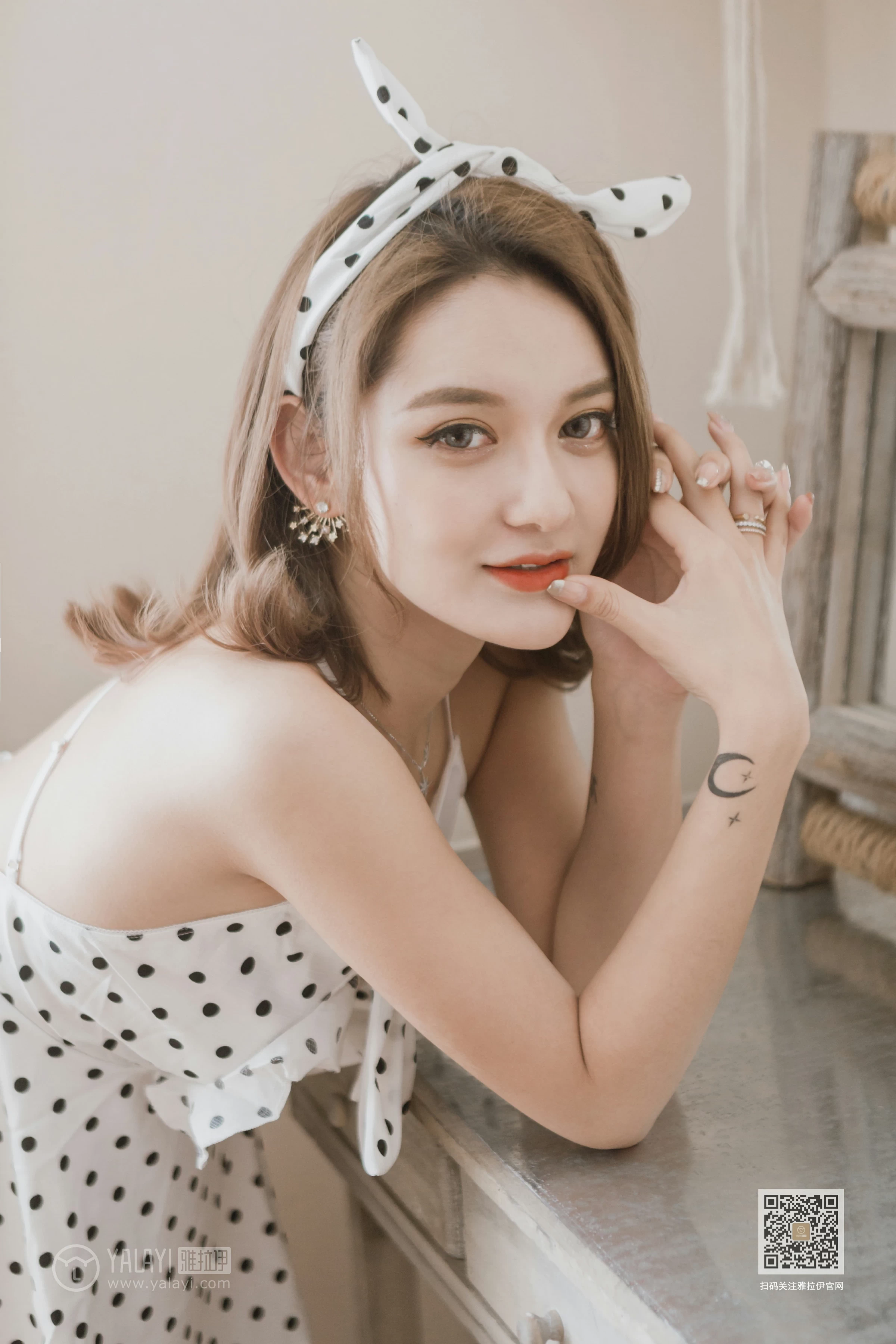 [YALAYI雅拉伊]Vol.572 日光倾城 刘子炀 白色比基尼泳装性感私房写真集第13张