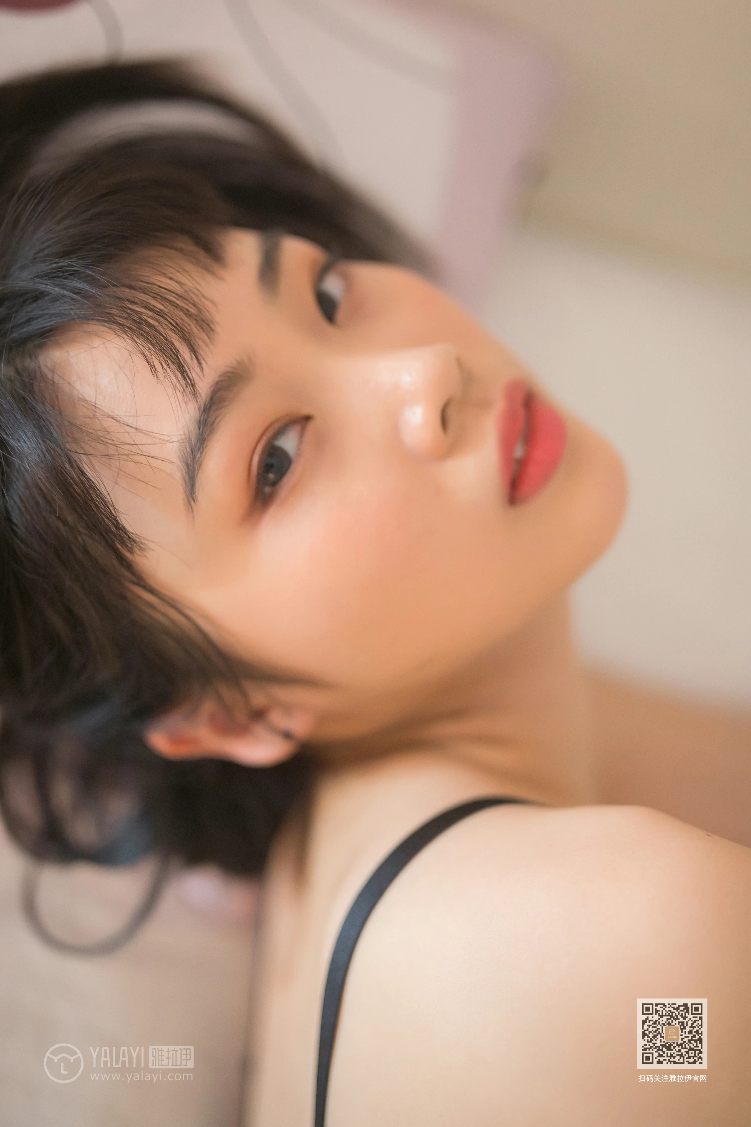 [YALAYI雅拉伊]Vol.575 剥开我的心 粉粉 黑色蕾丝内衣居家性感私房写真集第4张