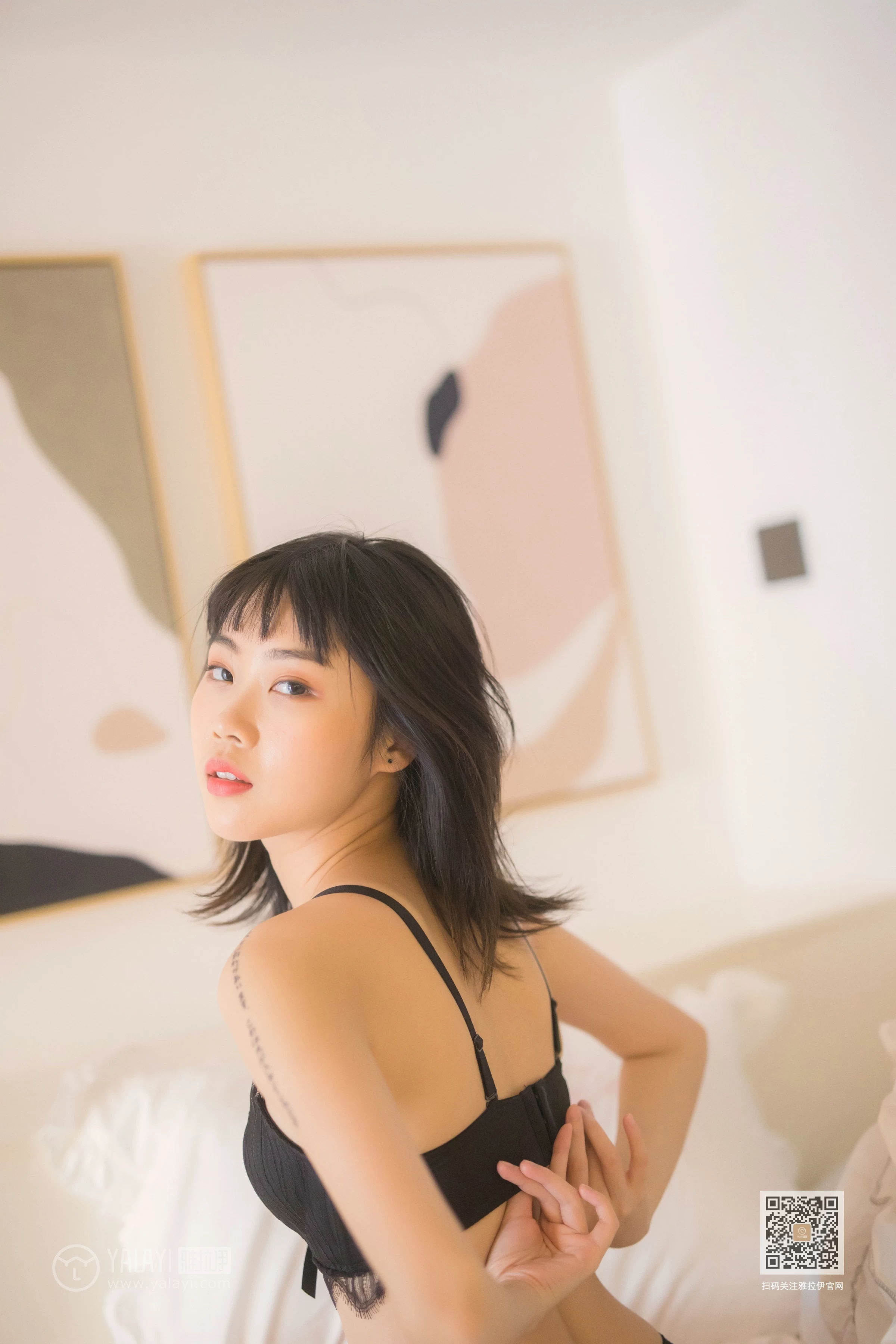 [YALAYI雅拉伊]Vol.575 剥开我的心 粉粉 黑色蕾丝内衣居家性感私房写真集第11张