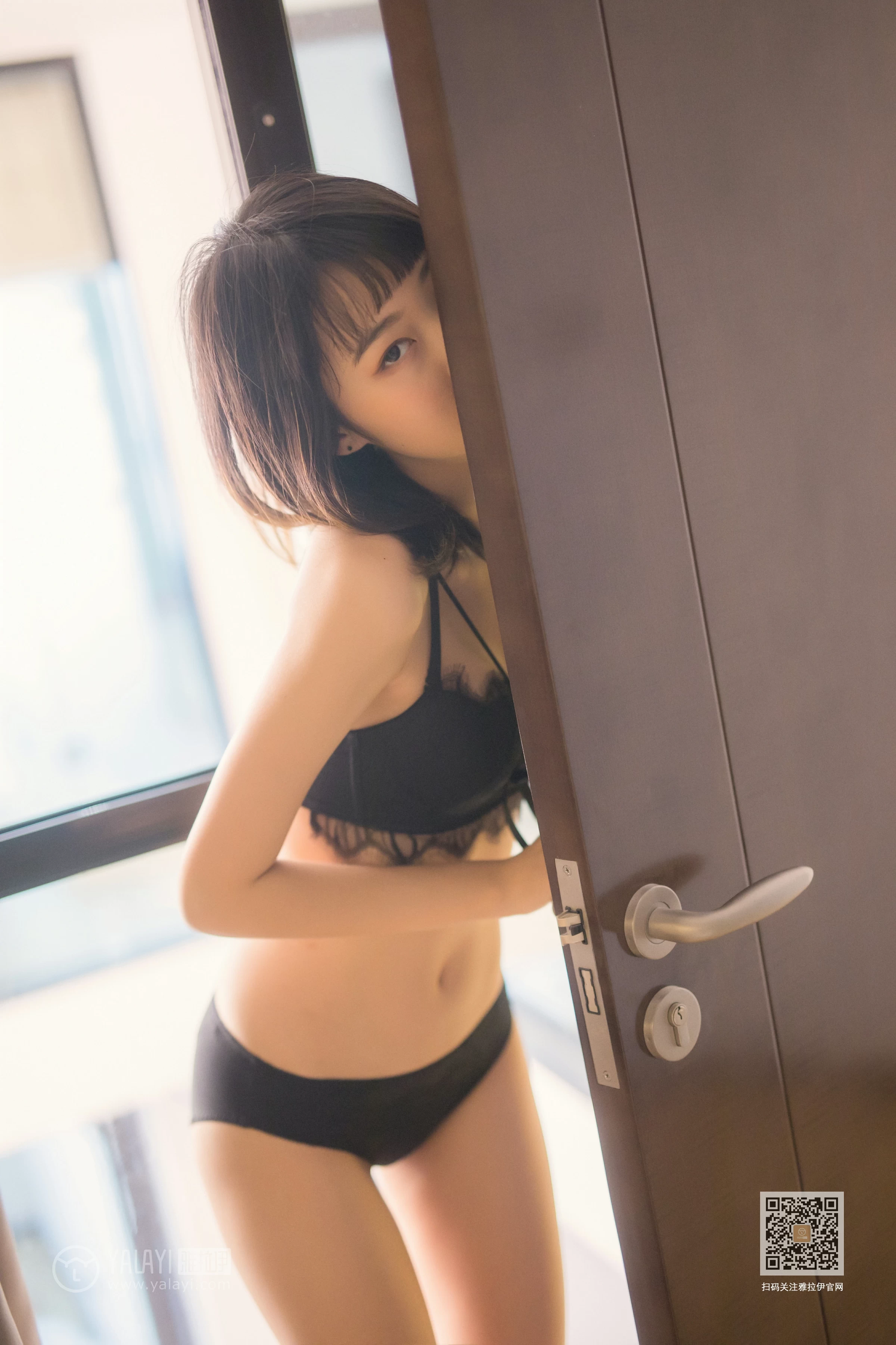 [YALAYI雅拉伊]Vol.575 剥开我的心 粉粉 黑色蕾丝内衣居家性感私房写真集第15张