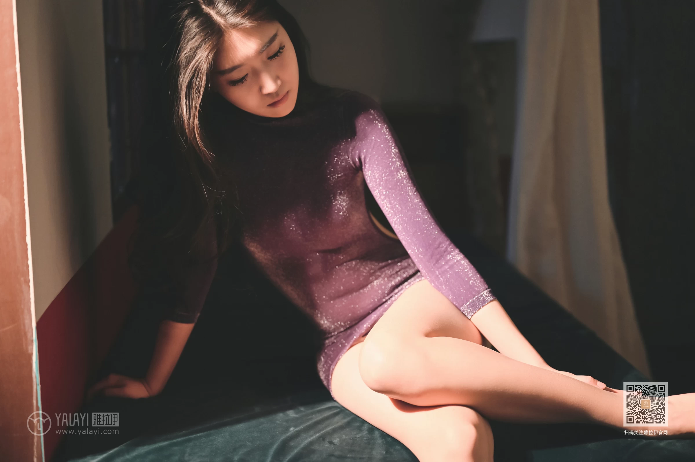 [YALAYI雅拉伊]Vol.583 那一片浓情 玫瑰 紫色紧身裸背连衣裙性感私房写真集第14张