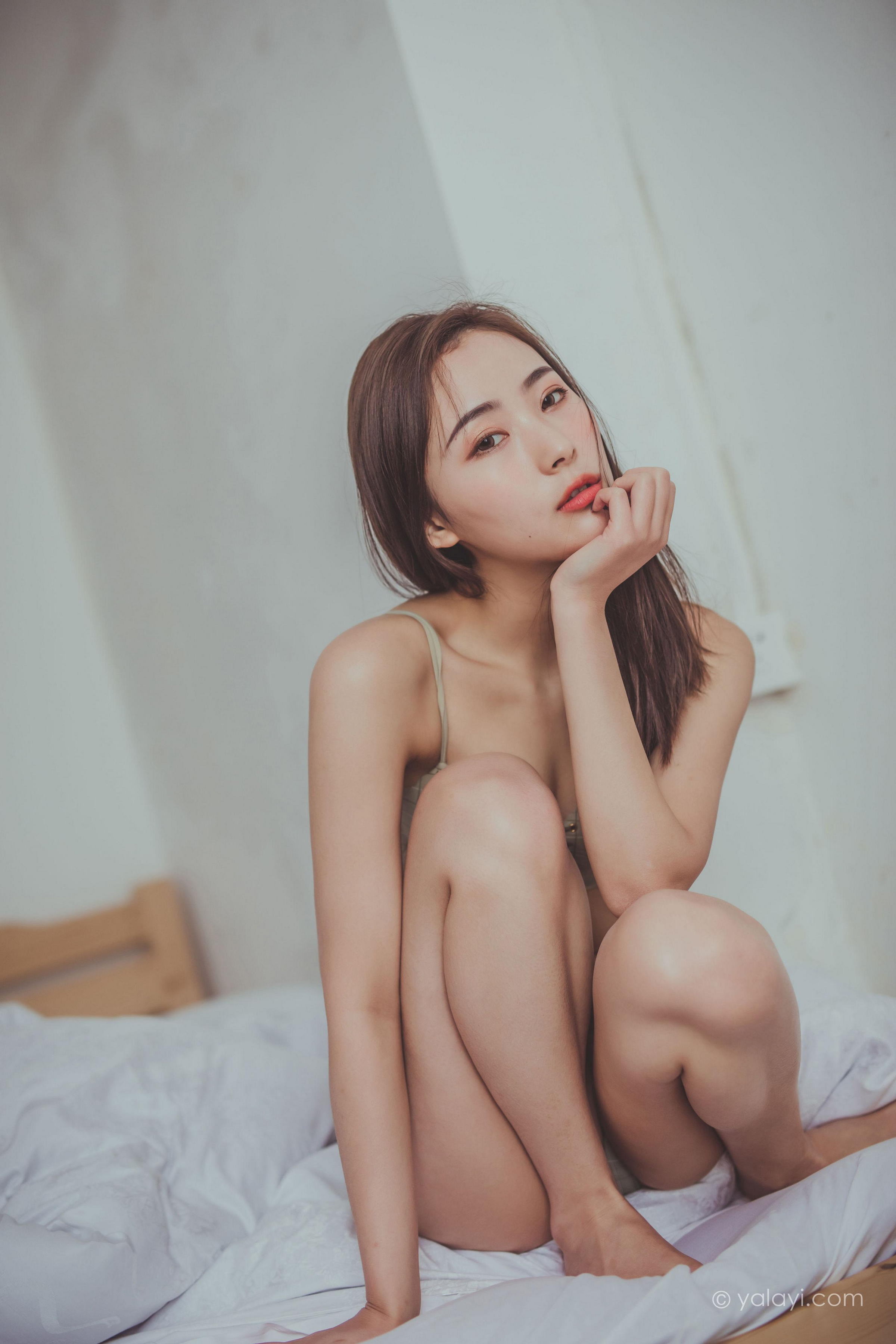 [YALAYI雅拉伊]Vol.587 蜗居 海棠 灰色内衣居家性感私房写真集第14张