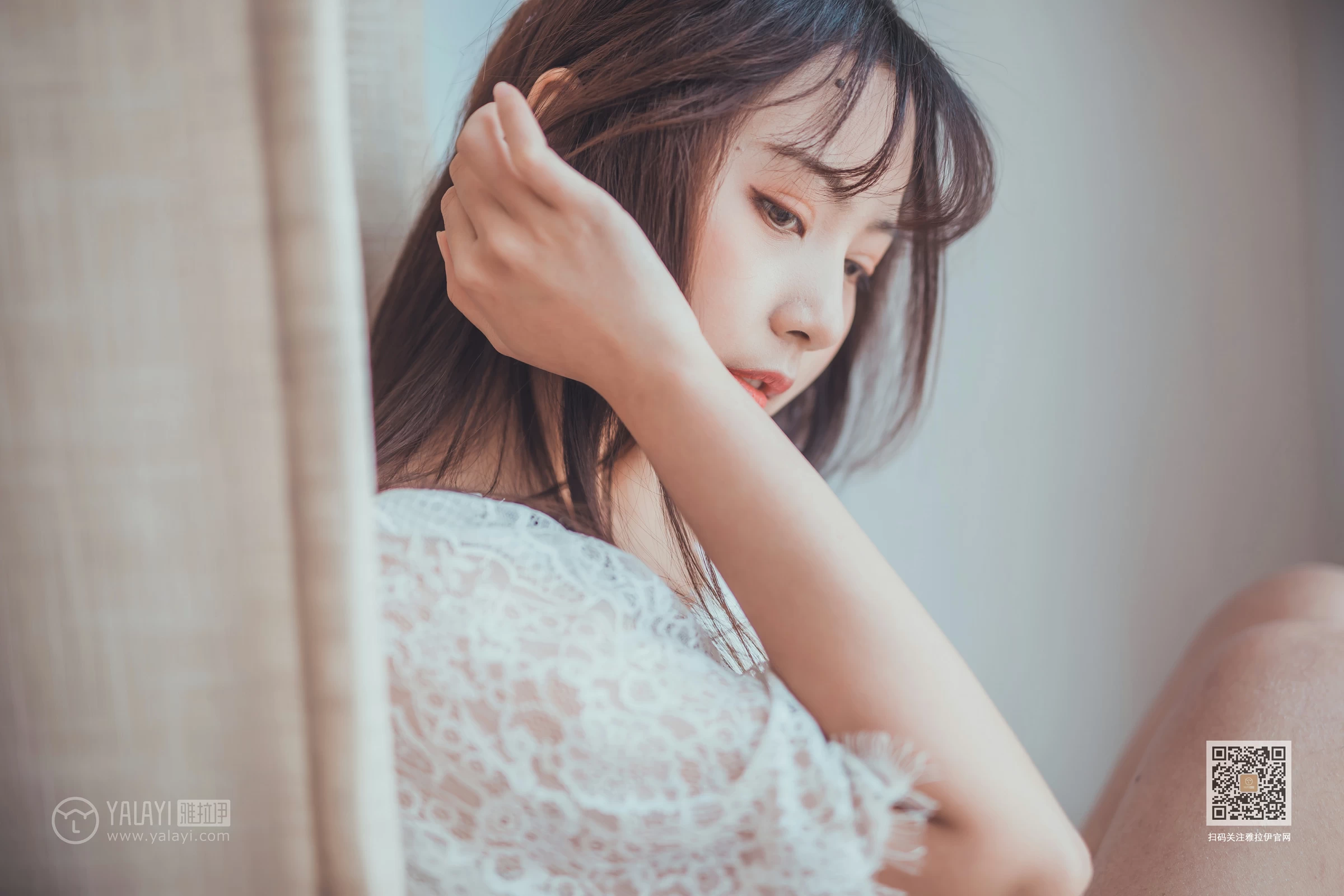 [YALAYI雅拉伊]Vol.588 清水有毒 唐芯 白色透视镂空上衣加短裤性感私房写真集第8张