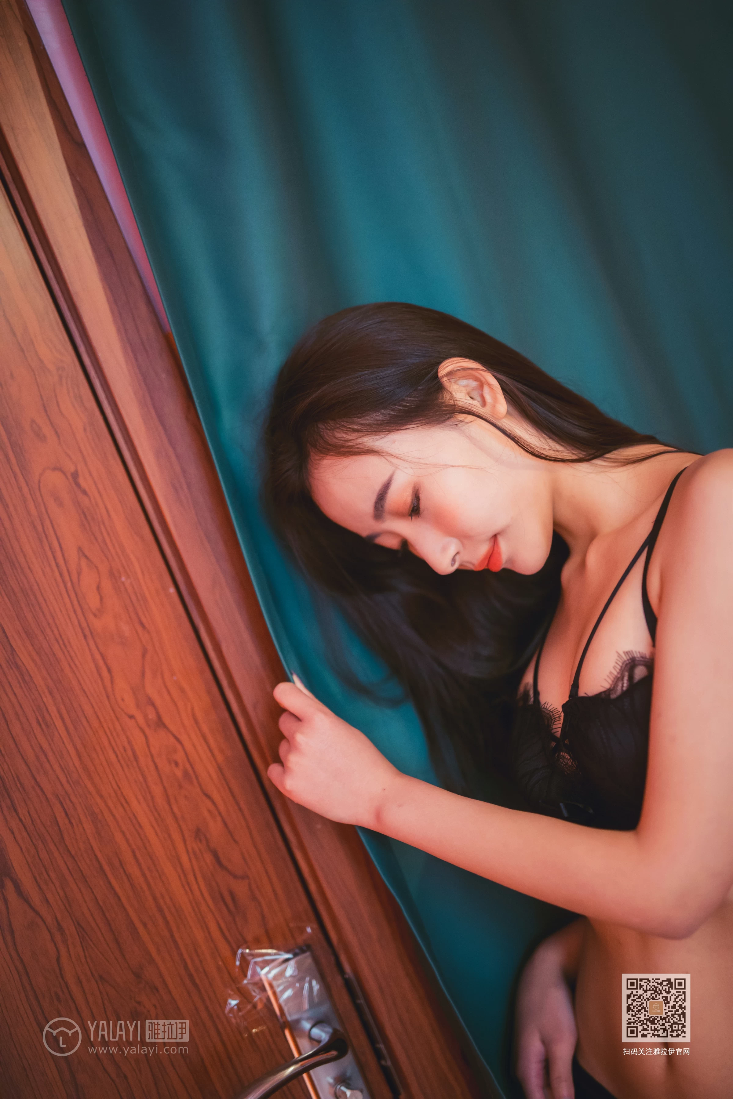 [YALAYI雅拉伊]Vol.592 再看我一眼 海棠 黑色蕾丝内衣性感私房写真集第3张