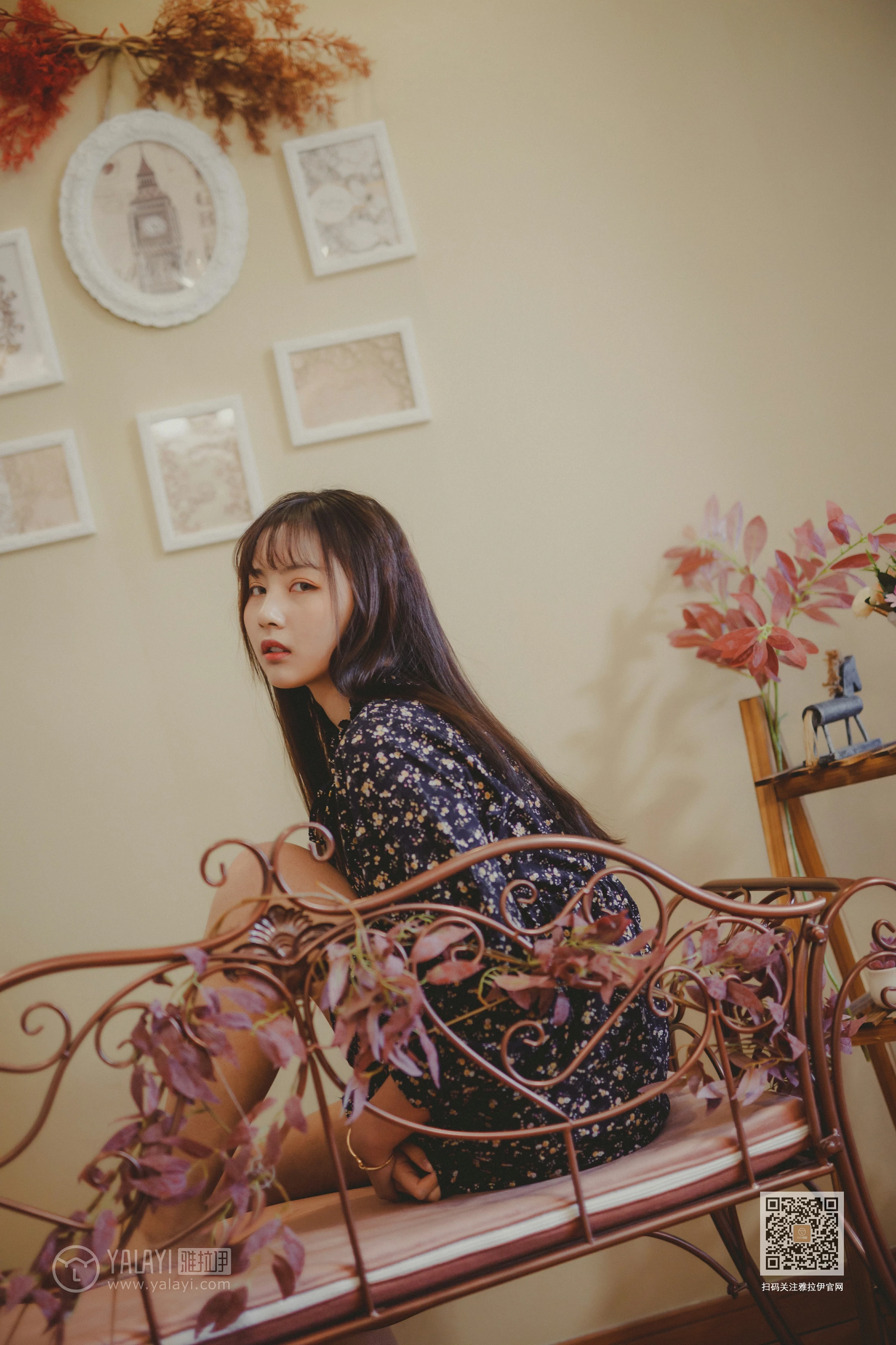 [YALAYI雅拉伊]Vol.593 南方姑娘 唐芯 黑色连衣裙居家私房写真集第9张