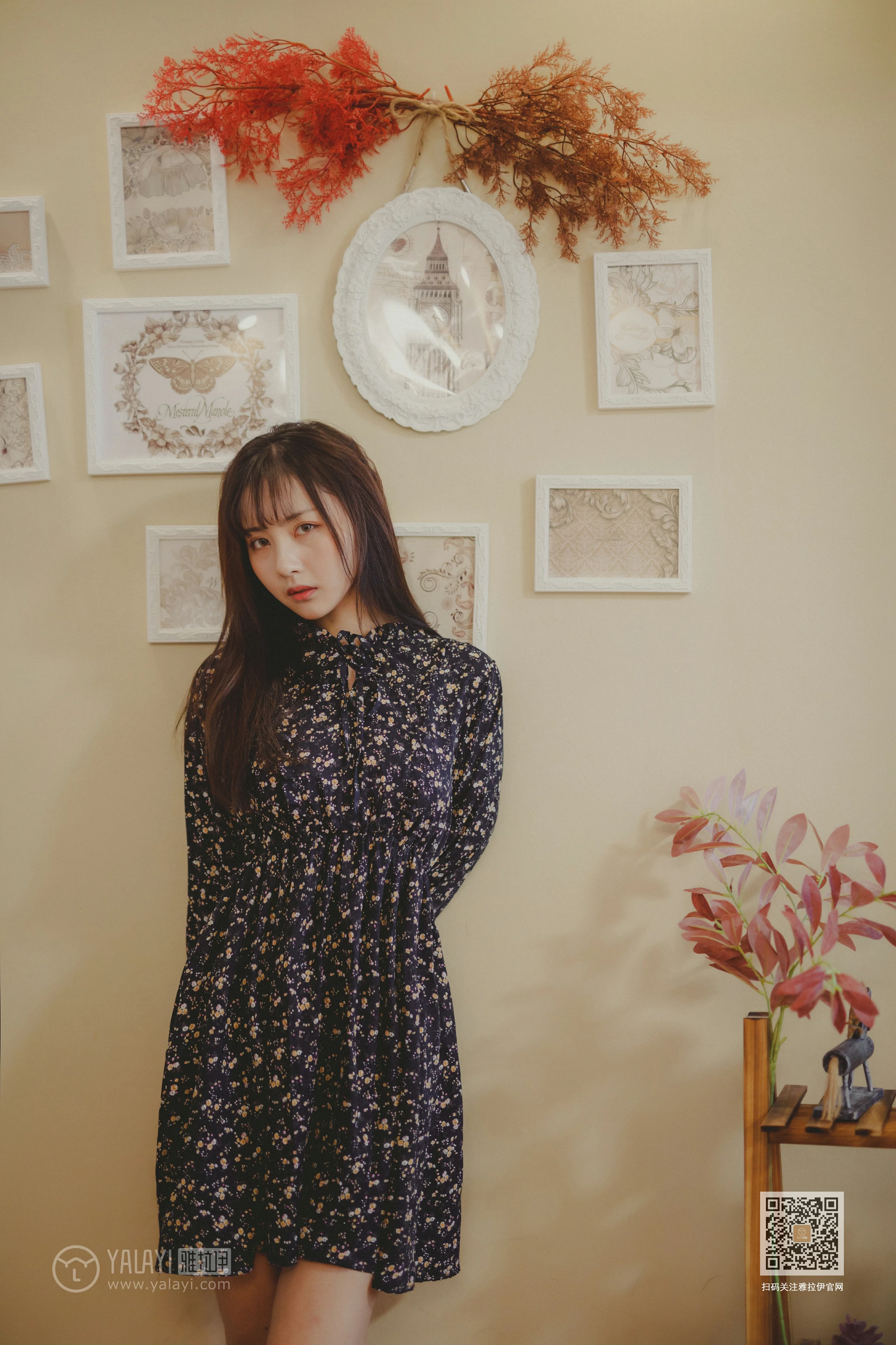 [YALAYI雅拉伊]Vol.593 南方姑娘 唐芯 黑色连衣裙居家私房写真集第11张