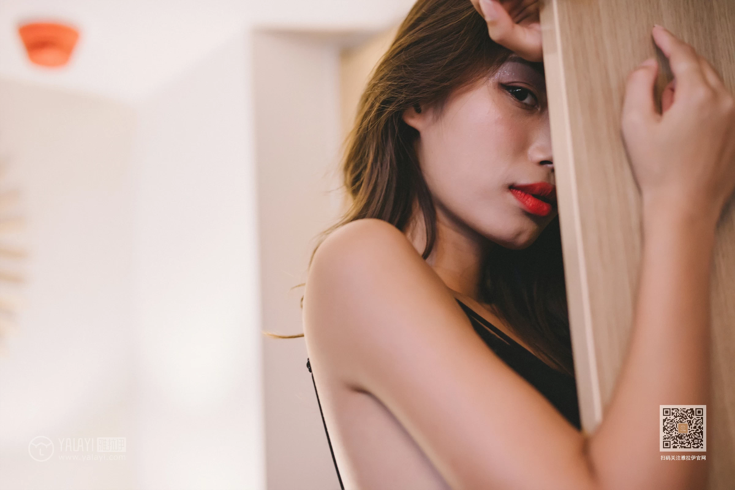 [YALAYI雅拉伊]Vol.598 她们出去了 静初 黑色蕾丝内衣居家性感私房写真集第7张