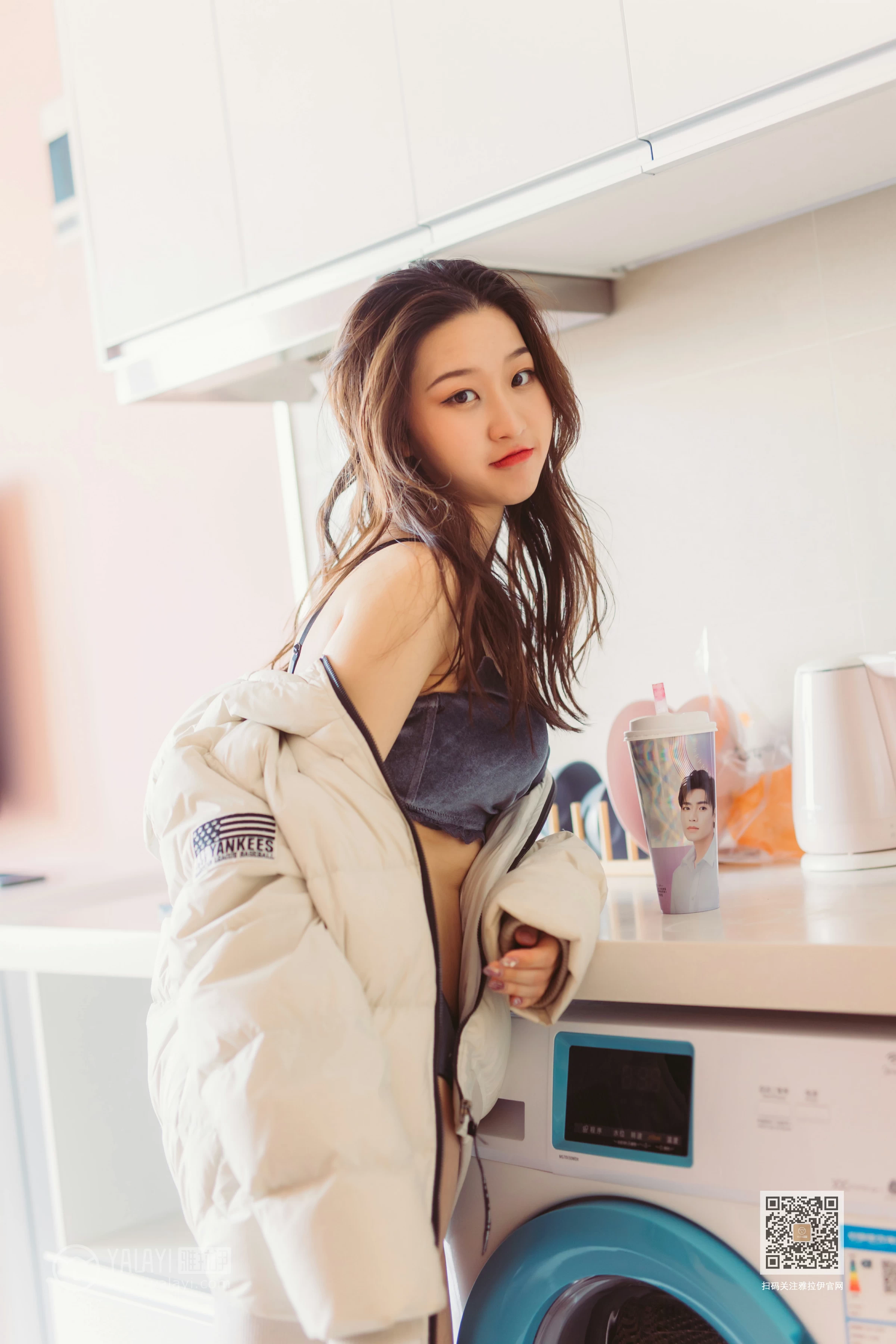 [YALAYI雅拉伊]NO.603 《新晋女友》明月 蓝色蕾丝内衣居家性感私房写真集第3张