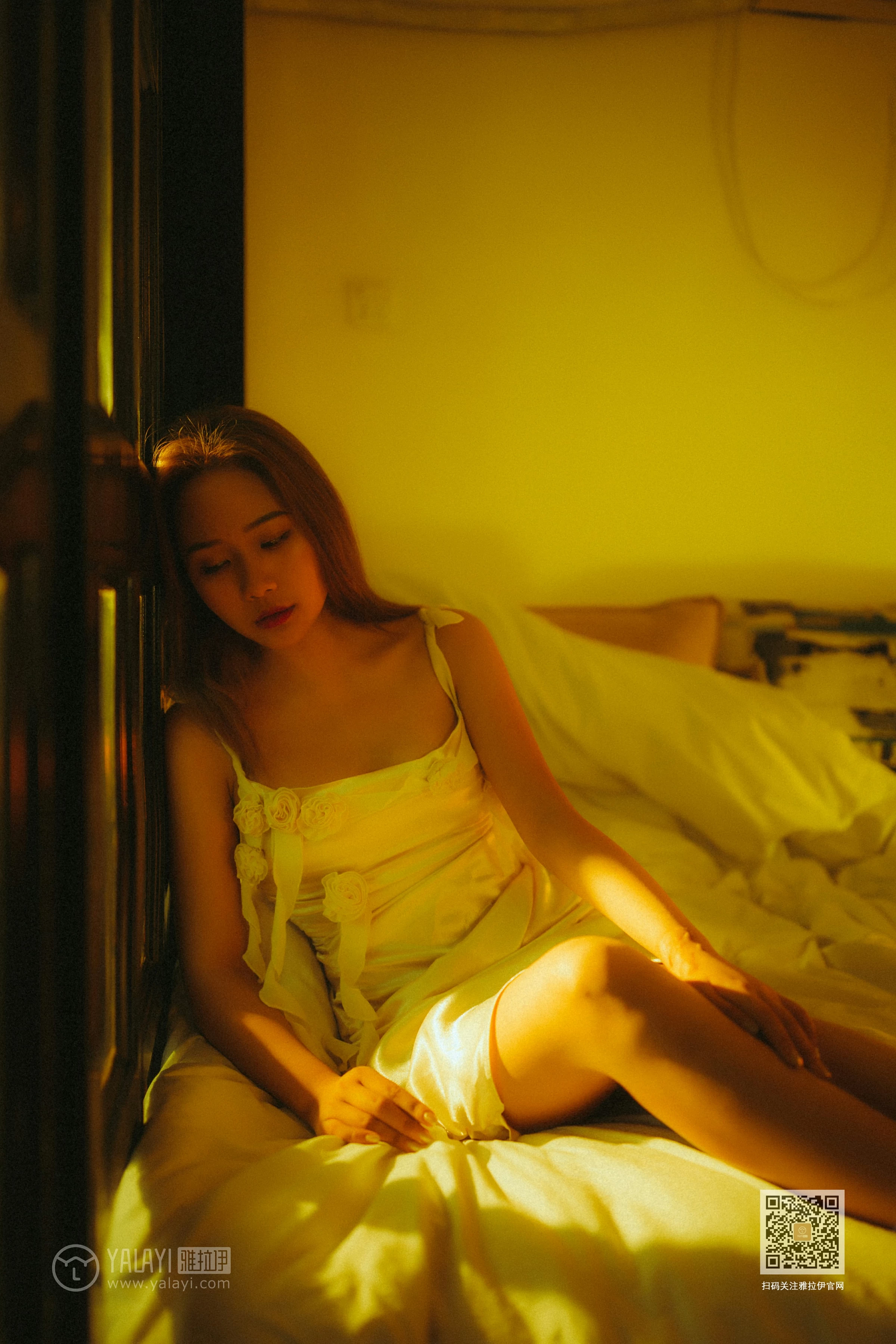 [YALAYI雅拉伊]NO.613 《对着暮光呢喃》 岳璐璐 白色吊带睡衣裙加白色内衣性感私房写真集第9张