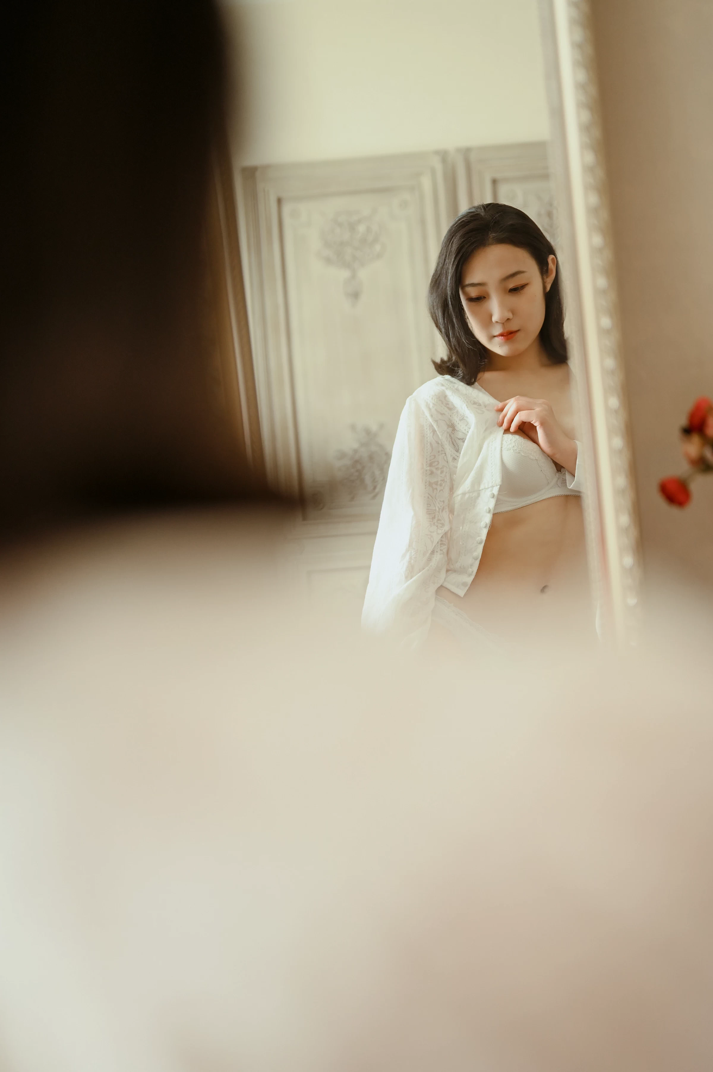 [YALAYI雅拉伊]NO.615 《闺中处子》 沈伊 白色透视镂空衬衫加内衣性感私房写真集第4张