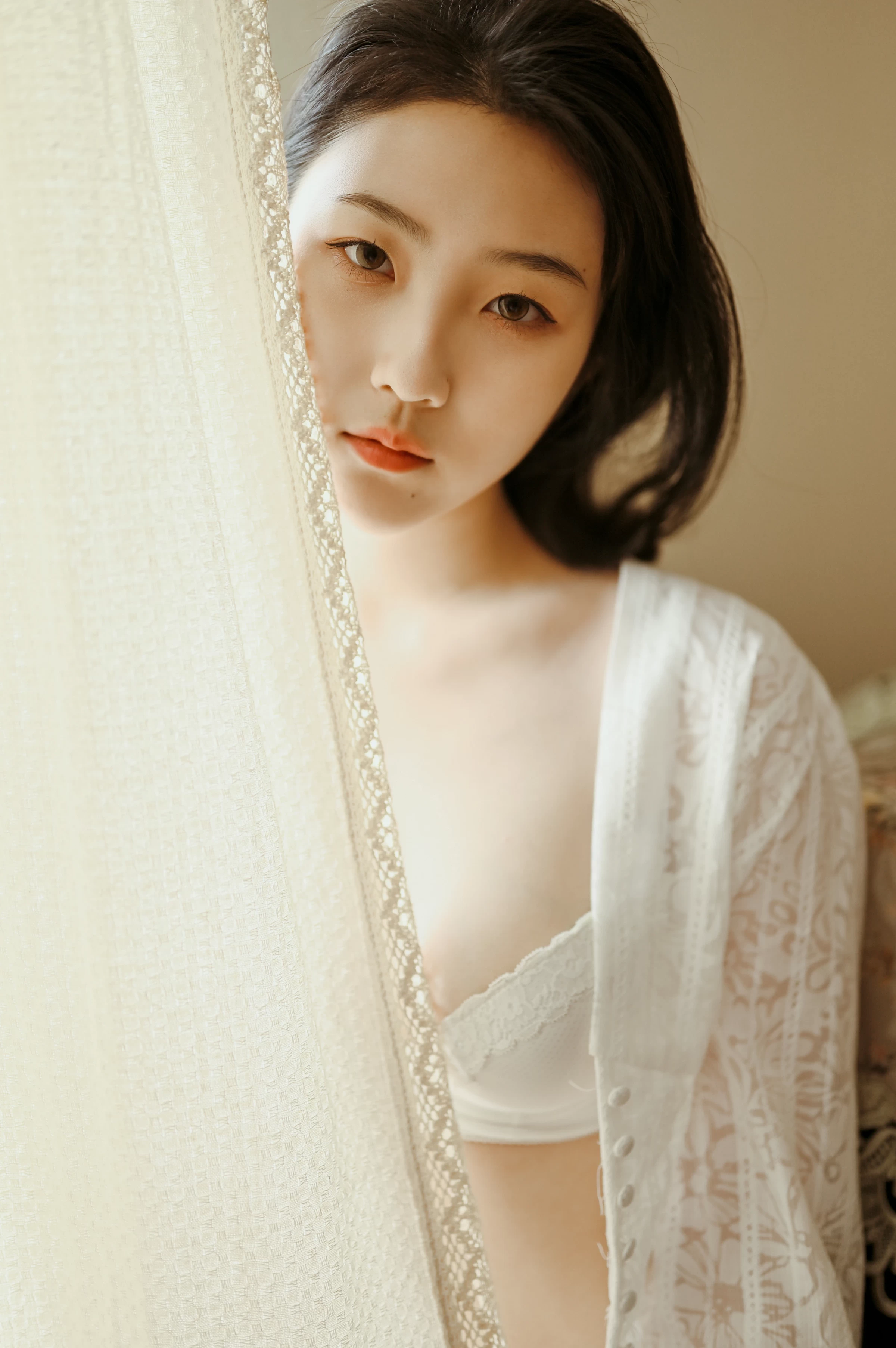 [YALAYI雅拉伊]NO.615 《闺中处子》 沈伊 白色透视镂空衬衫加内衣性感私房写真集第6张