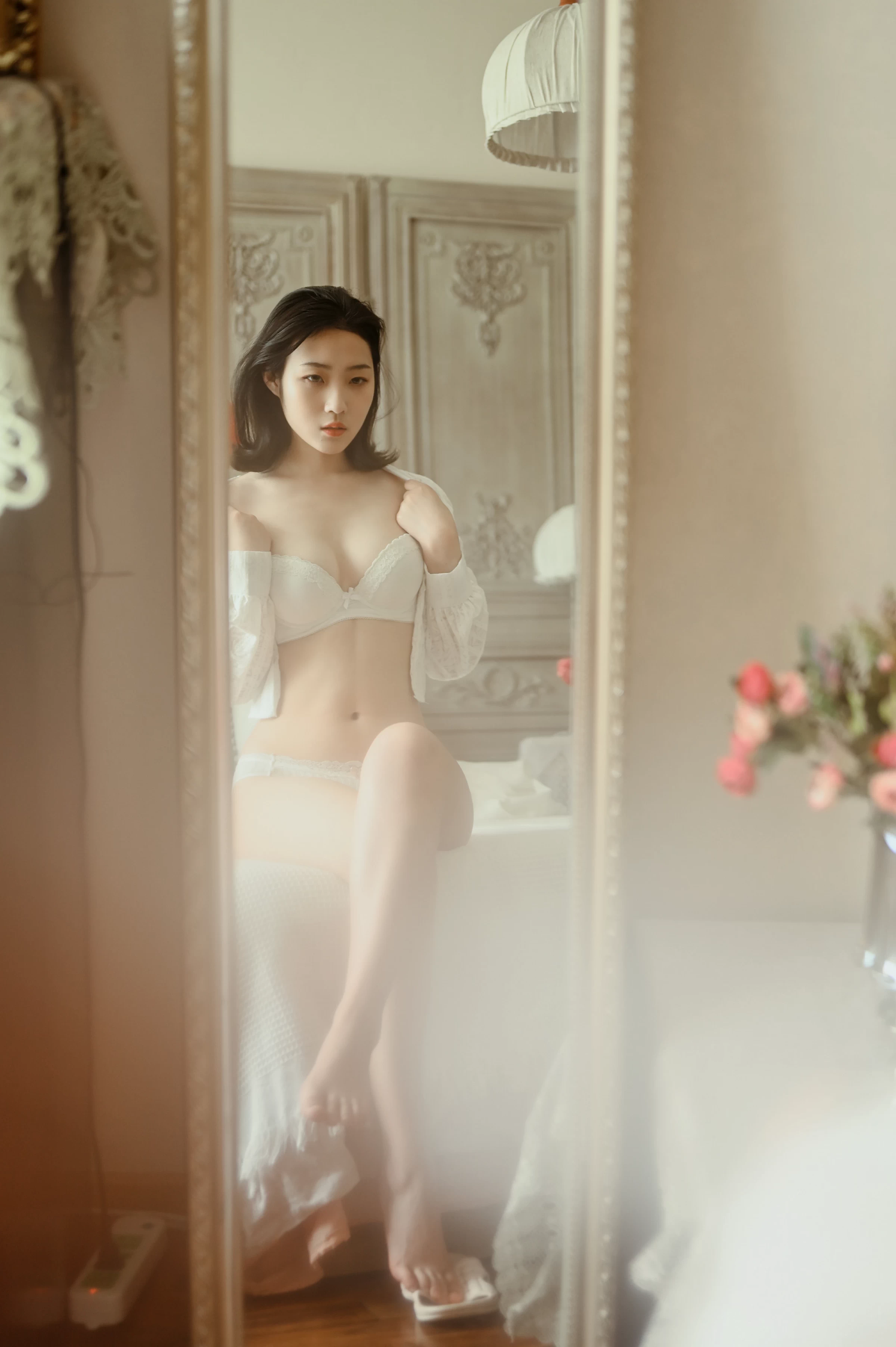 [YALAYI雅拉伊]NO.615 《闺中处子》 沈伊 白色透视镂空衬衫加内衣性感私房写真集第10张