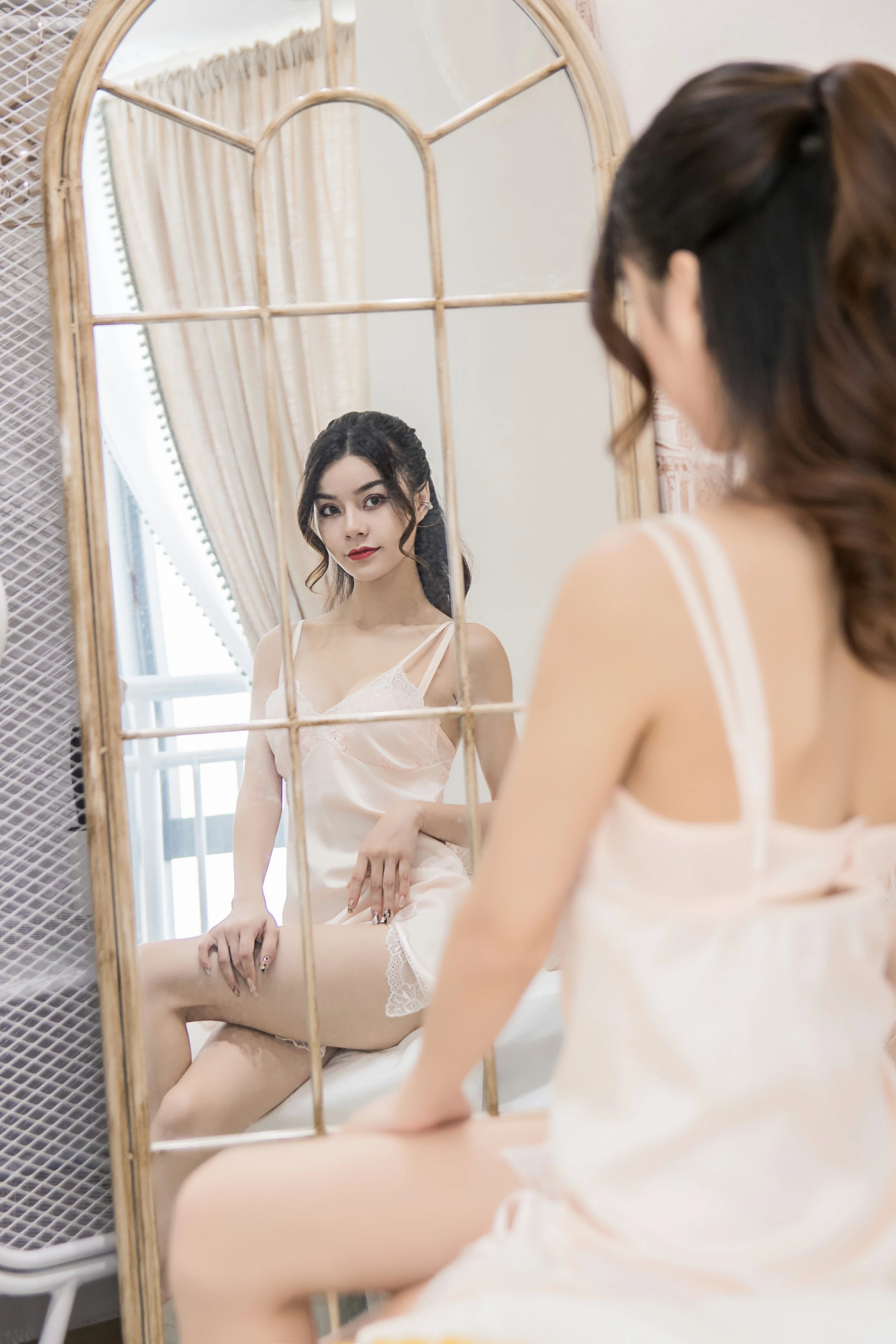 [YALAYI雅拉伊]NO.622 《甜美睡衣》 蓉蓉 粉色吊带睡衣加蕾丝内衣性感私房写真集第4张