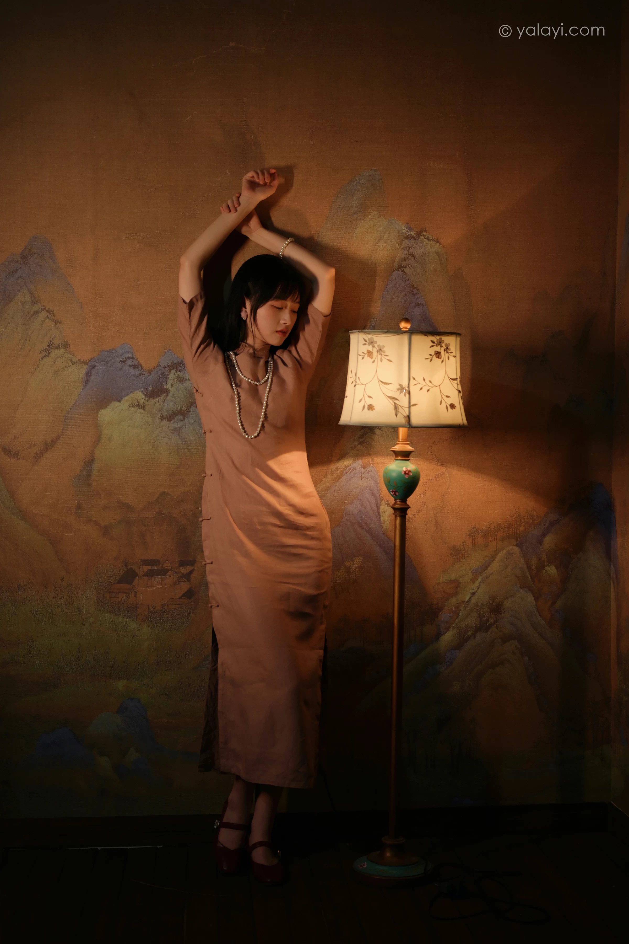[YALAYI雅拉伊]2022.01.19 深夜的灯光 京京 粉色宽松旗袍裙民国风写真第10张