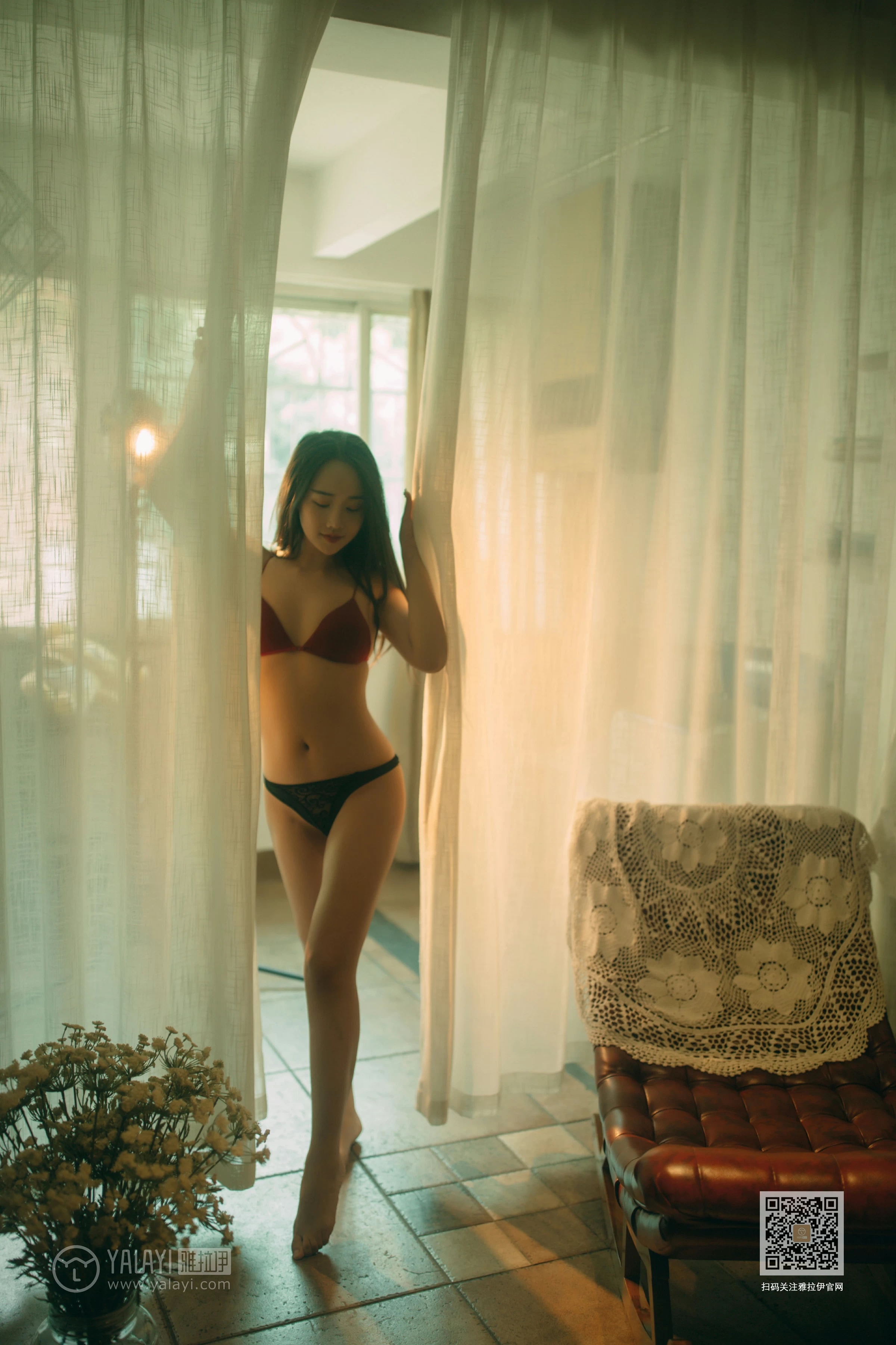 [YALAYI雅拉伊]NO.630 《华灯初上》 优优 白色透视衬衫加红色内衣性感私房写真集第11张