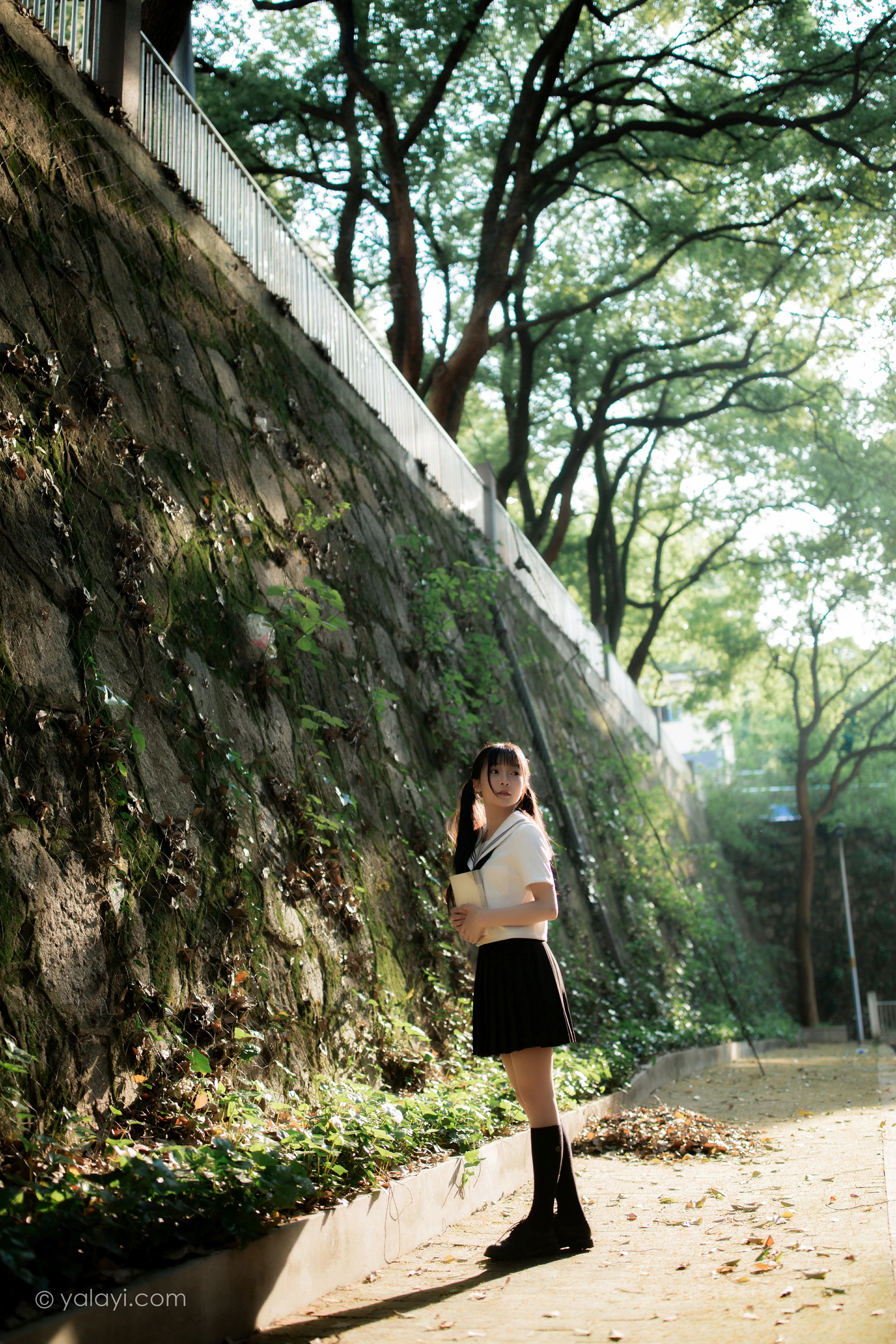[YALAYI雅拉伊]NO.671 《放学一起走》 妙妙 JK水手制服与短裙加黑丝美腿写真第4张