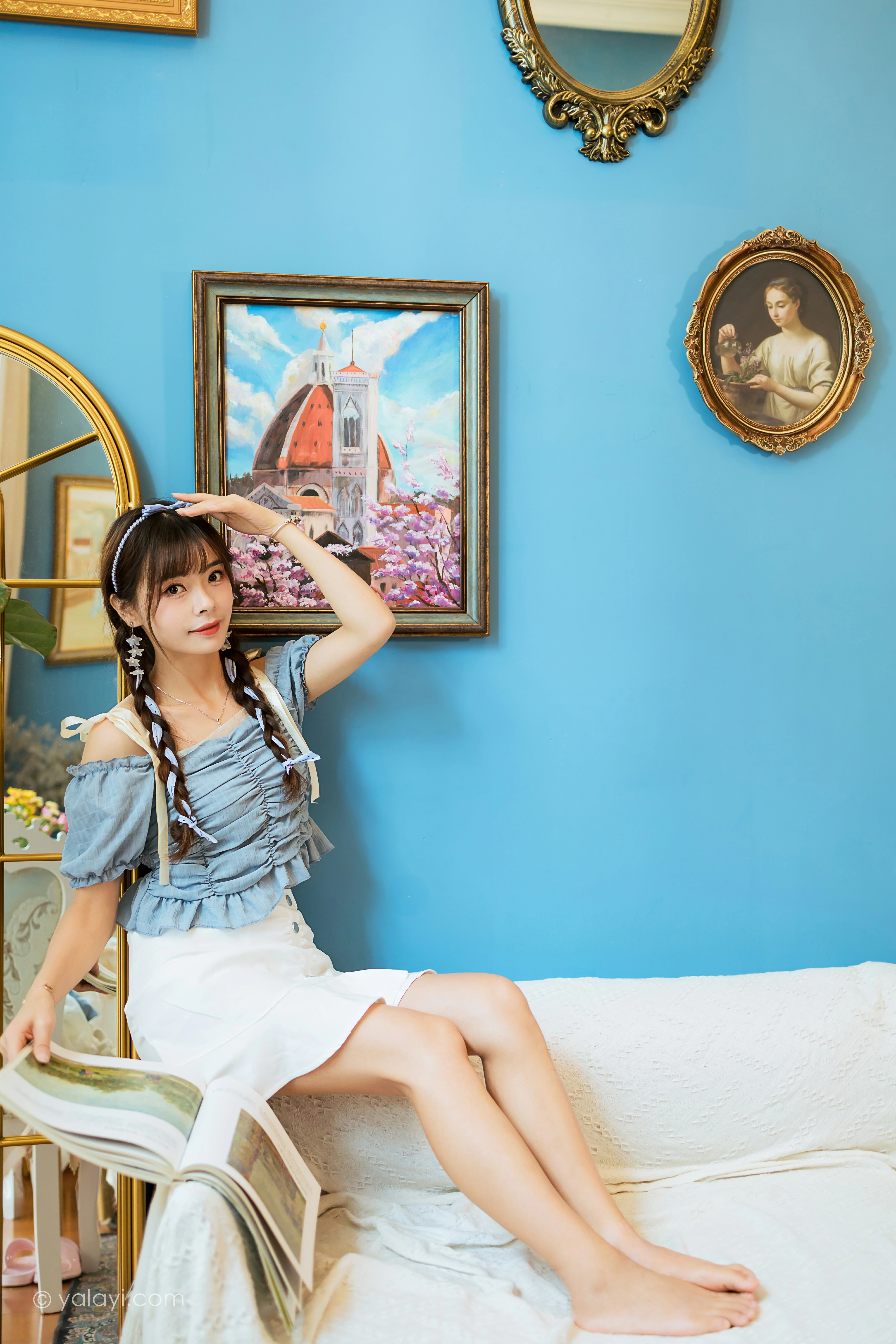 [YALAYI雅拉伊]NO.850 灵魂画师 程小蝶 蓝色抹胸上衣加白色短裙清纯可爱写真集第12张