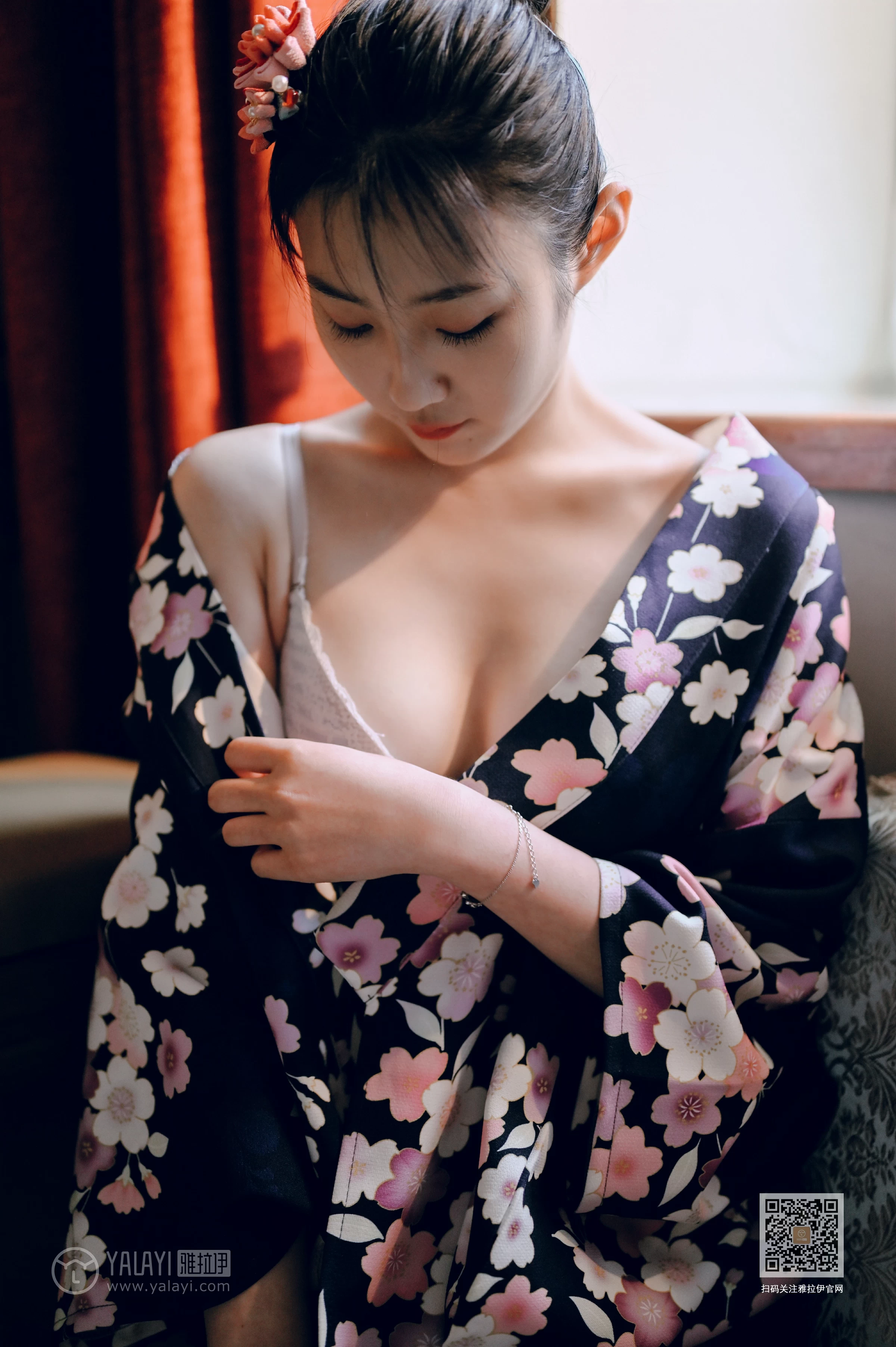 [YALAYI雅拉伊]NO.635 《和服少女》 沈伊 黑色和服加白色蕾丝内衣性感私房写真集第9张