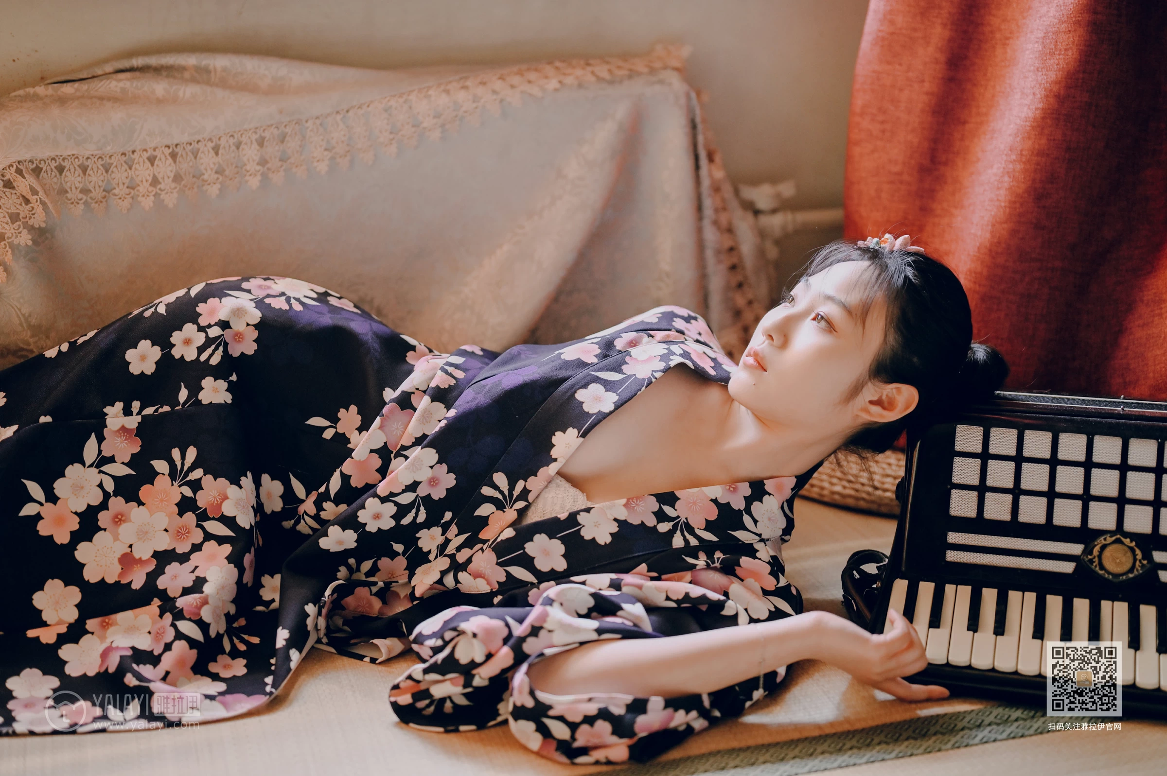 [YALAYI雅拉伊]NO.635 《和服少女》 沈伊 黑色和服加白色蕾丝内衣性感私房写真集第18张