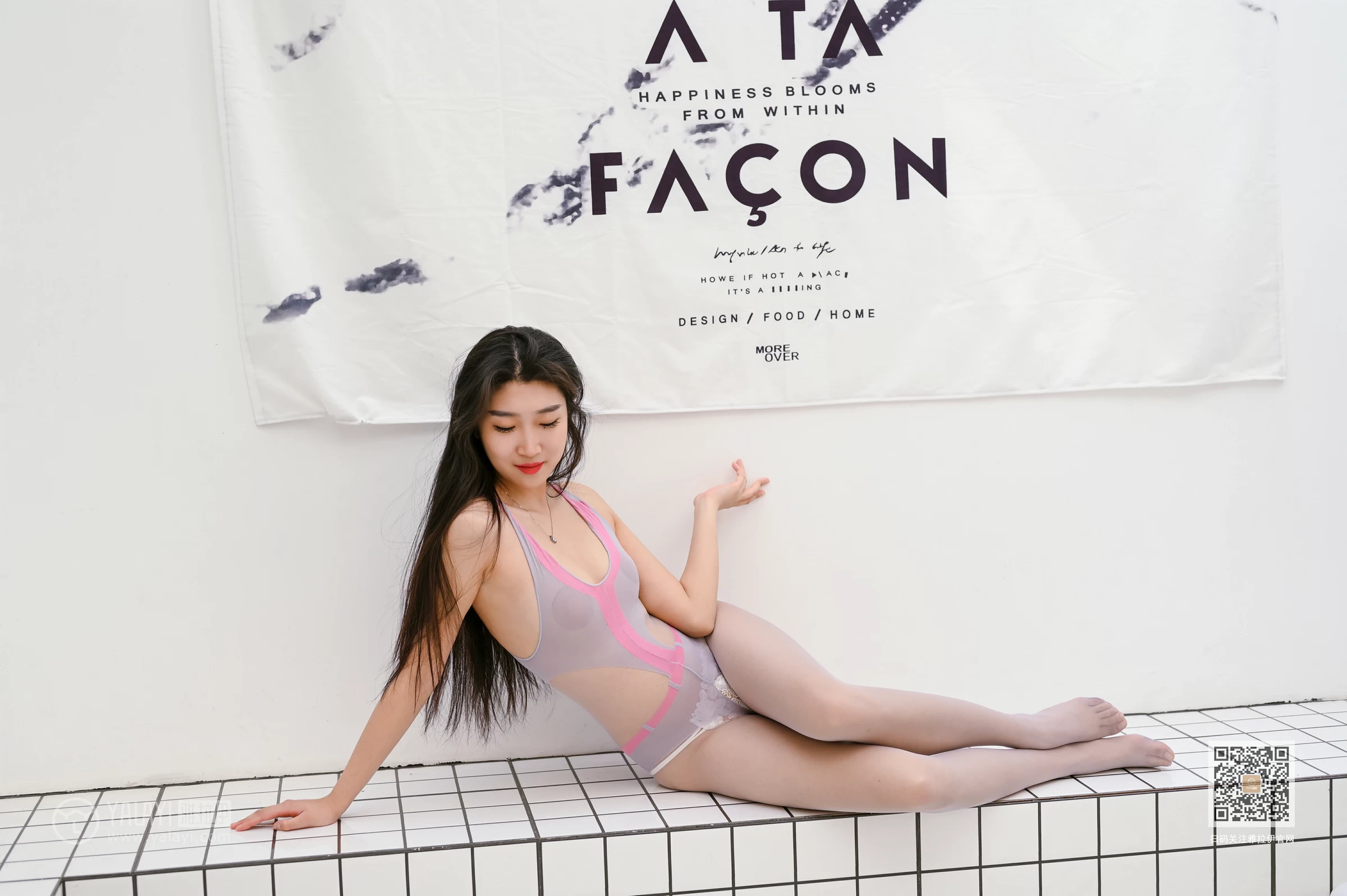 [YALAYI雅拉伊]NO.637 《极度触感》 玫瑰 灰色连体比基尼泳装加灰丝美腿性感私房写真集第3张