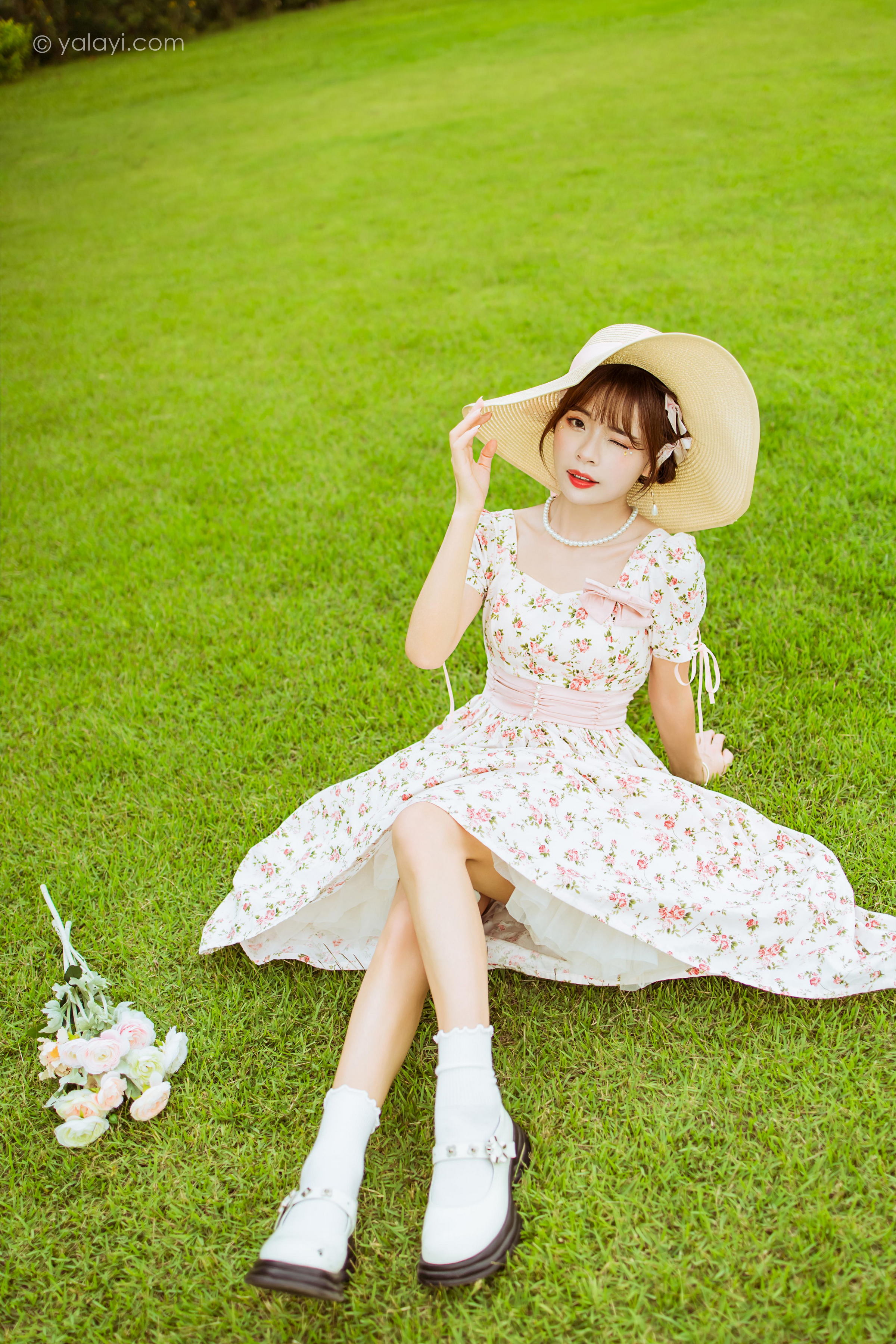 [YALAYI雅拉伊]2022.09.15 告白 程小蝶 白色复古连衣裙加白色绵袜清纯写真集第3张