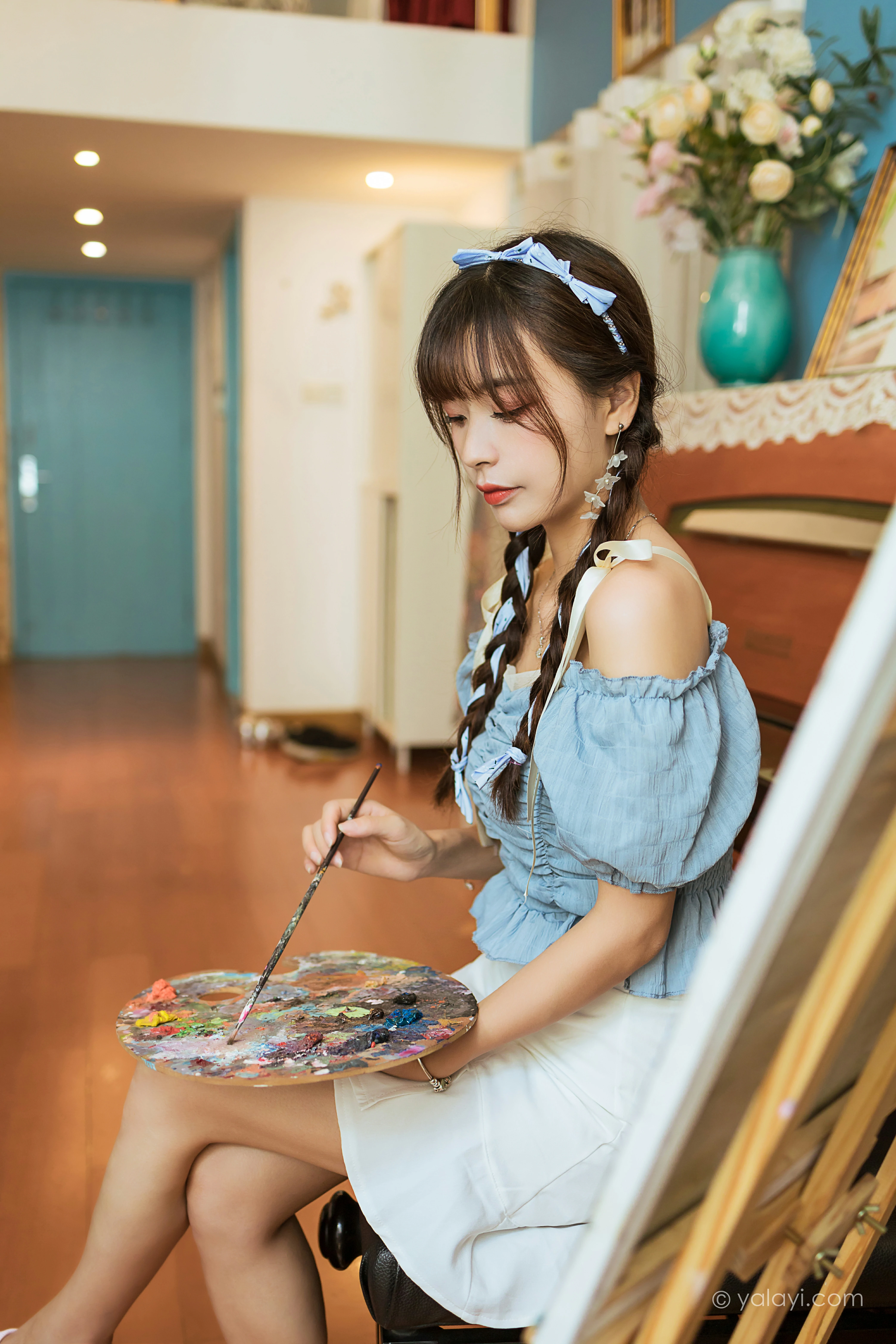 [YALAYI雅拉伊]NO.850 灵魂画师 程小蝶 蓝色抹胸上衣加白色短裙清纯可爱写真集第6张