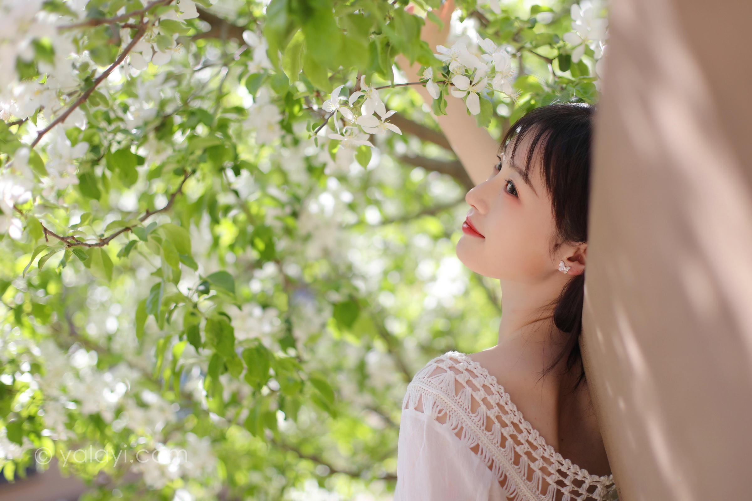 [YALAYI雅拉伊]2022.09.22 光晕 京京 白色镂空连衣裙加粉色长裙清纯写真集第7张