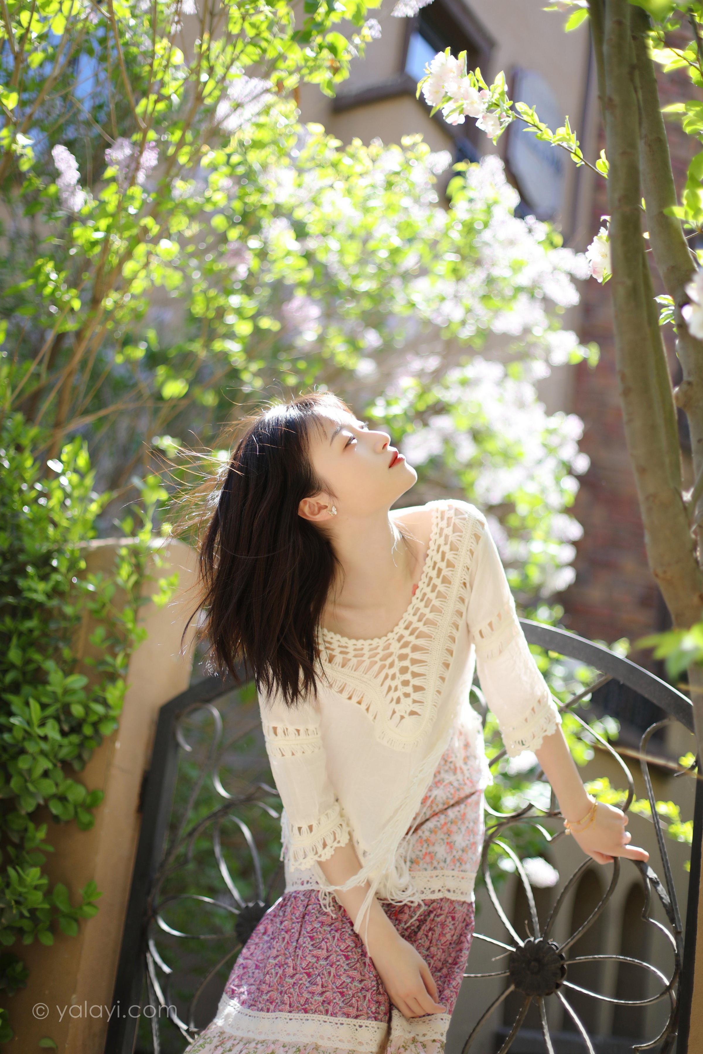 [YALAYI雅拉伊]2022.09.22 光晕 京京 白色镂空连衣裙加粉色长裙清纯写真集第12张