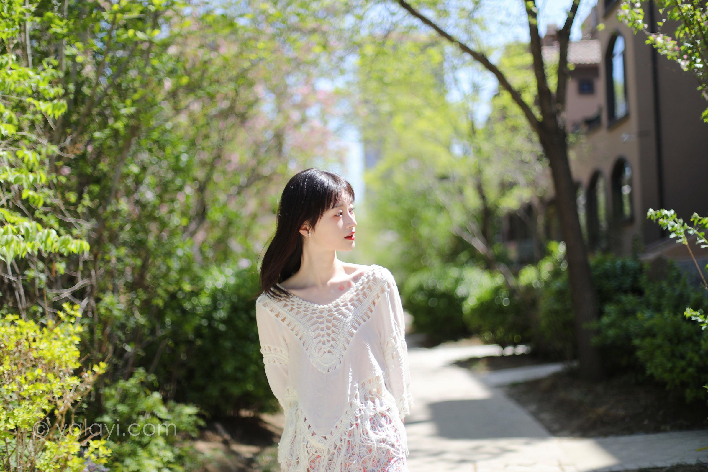[YALAYI雅拉伊]2022.09.22 光晕 京京 白色镂空连衣裙加粉色长裙清纯写真集第10张