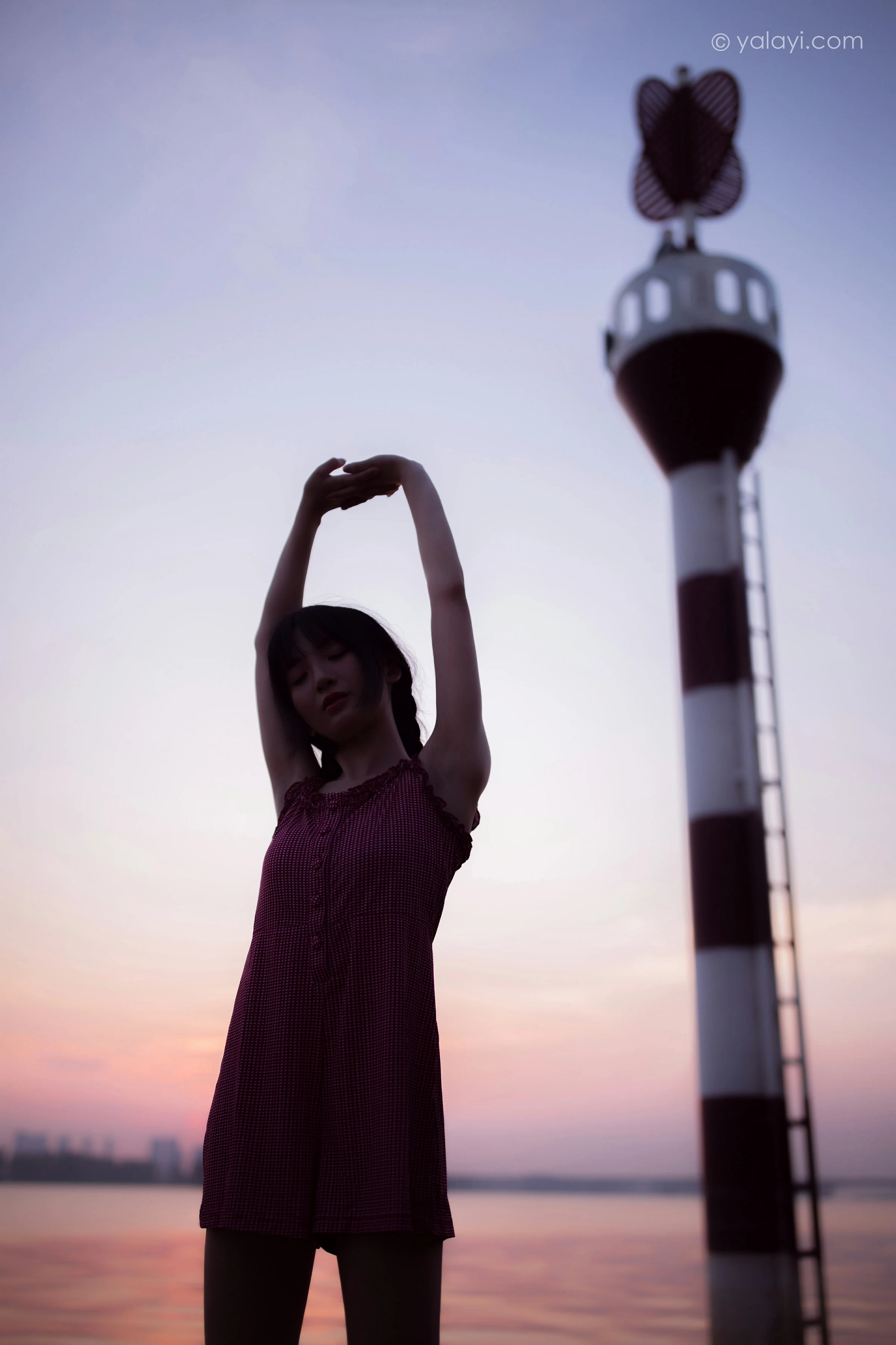 [YALAYI雅拉伊]NO.700 《杨柳岸》 周周 红色吊带连衣裙写真第12张