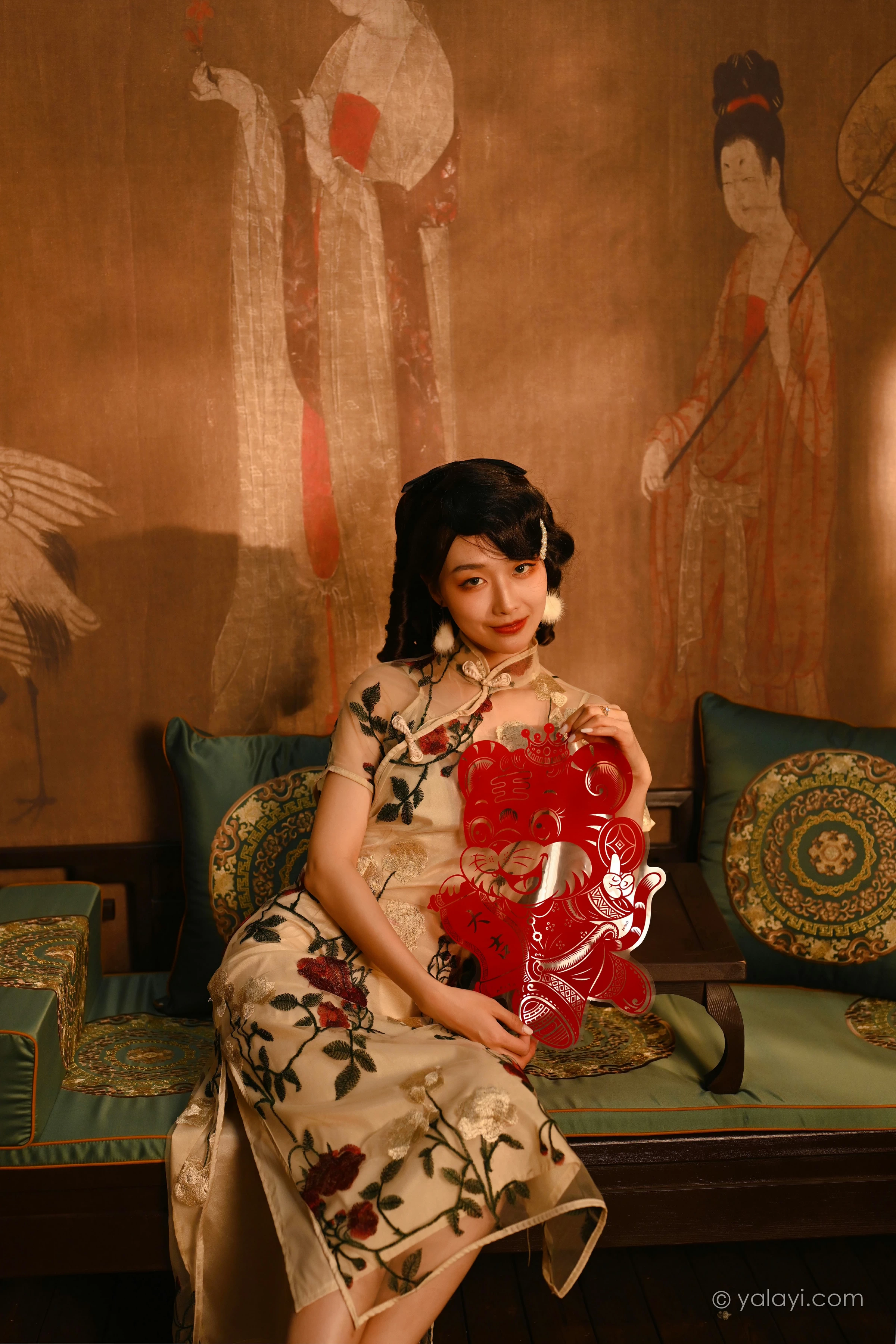 [YALAYI雅拉伊]2022.01.25 我在那里等你 佳佳 白色透视旗袍民国风写真集第5张