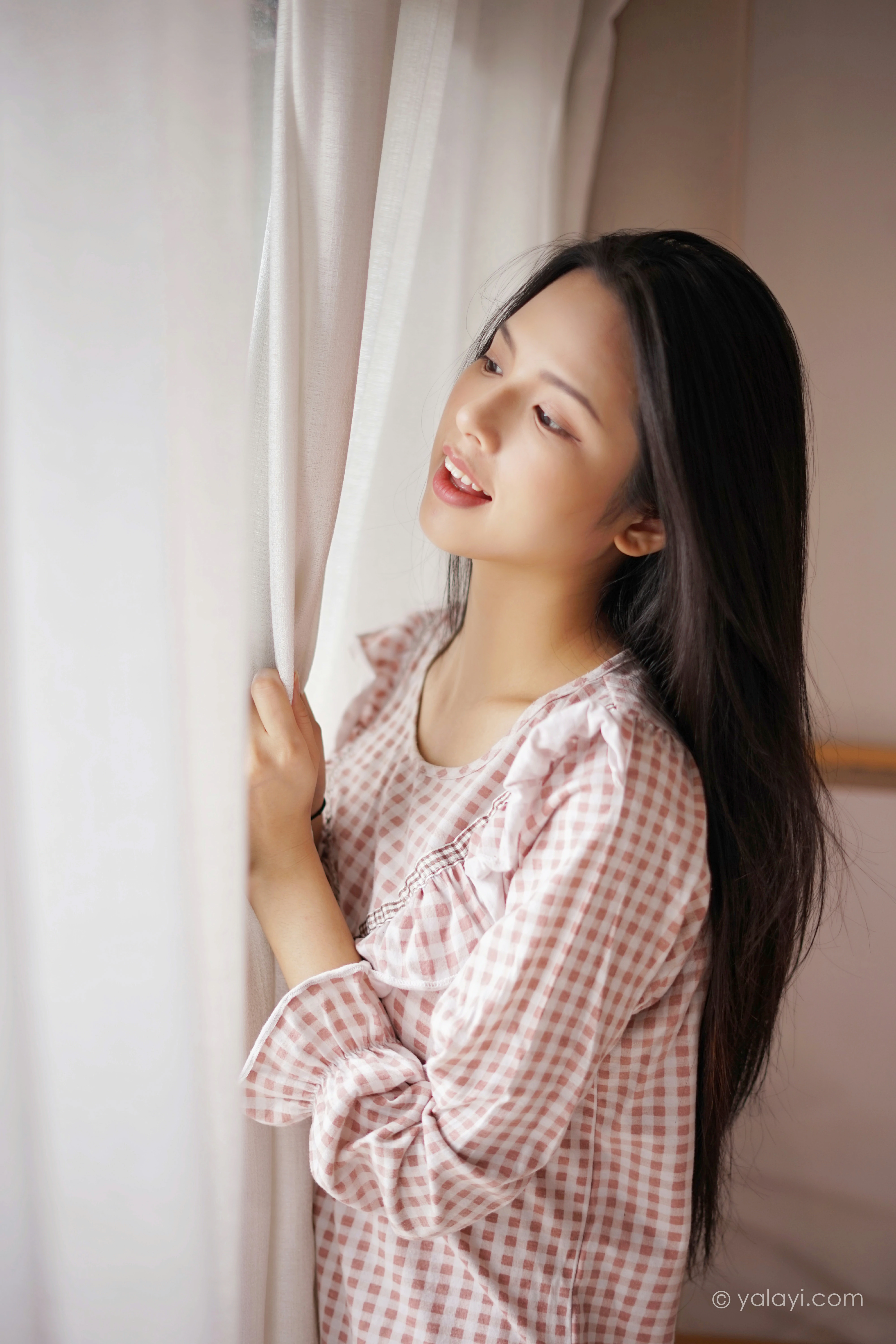 [YALAYI雅拉伊]NO.843 在家千日好 溪若 粉色睡衣加睡裤清纯可爱私房写真集第8张