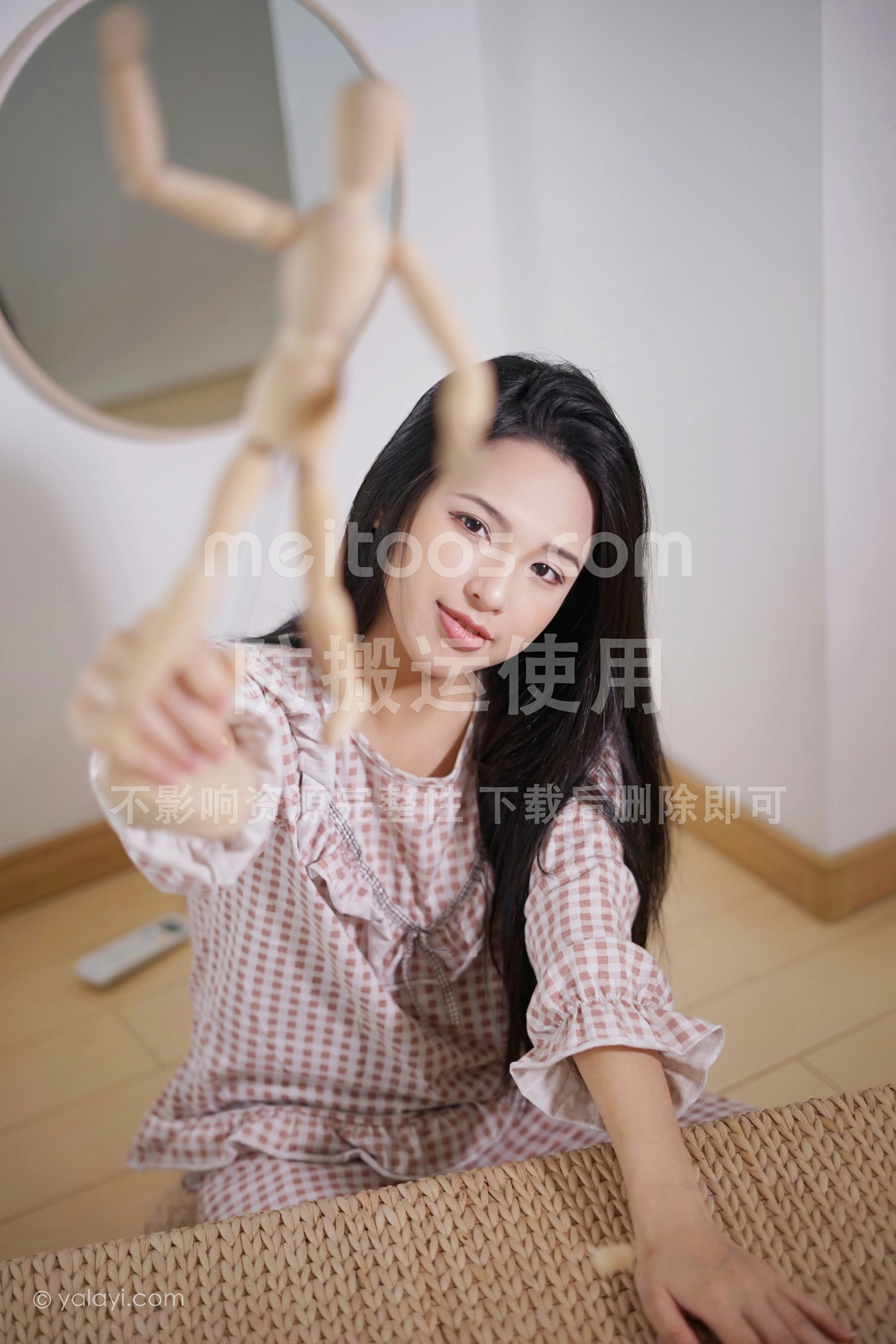 [YALAYI雅拉伊]NO.843 在家千日好 溪若 粉色睡衣加睡裤清纯可爱私房写真集第10张