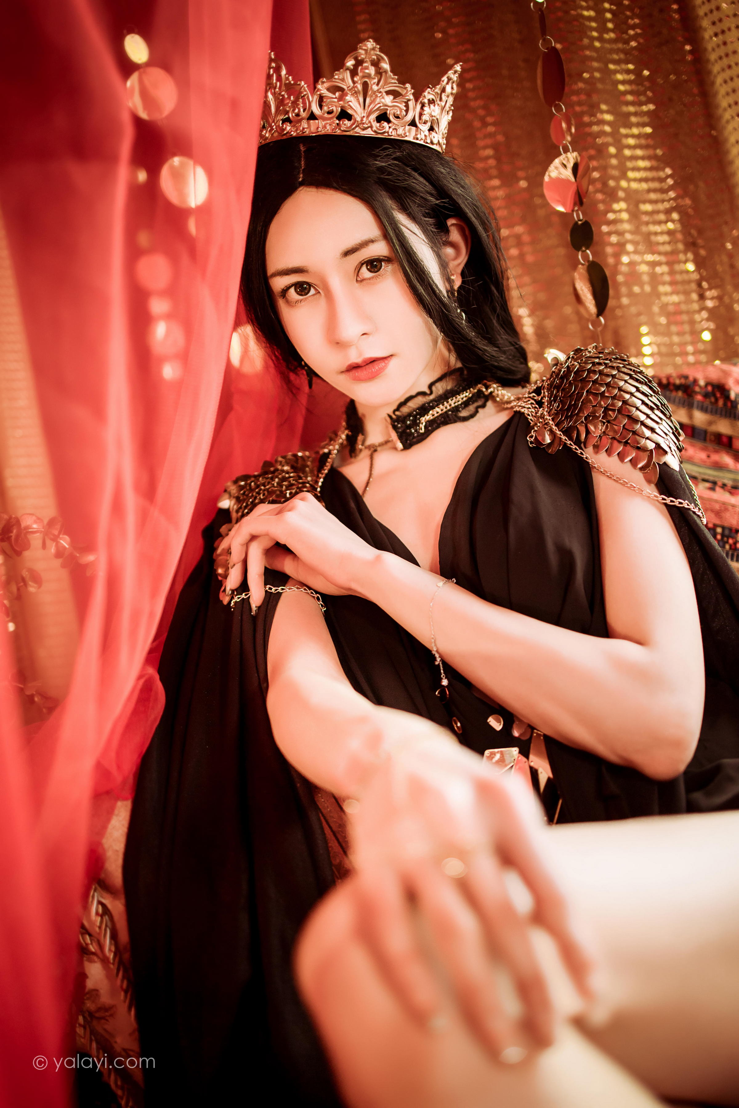 [YALAYI雅拉伊]2022.07.29 鬼刀公主 陈若冰 黑色披肩加黑色深V情趣礼服裙性感私房写真集第10张