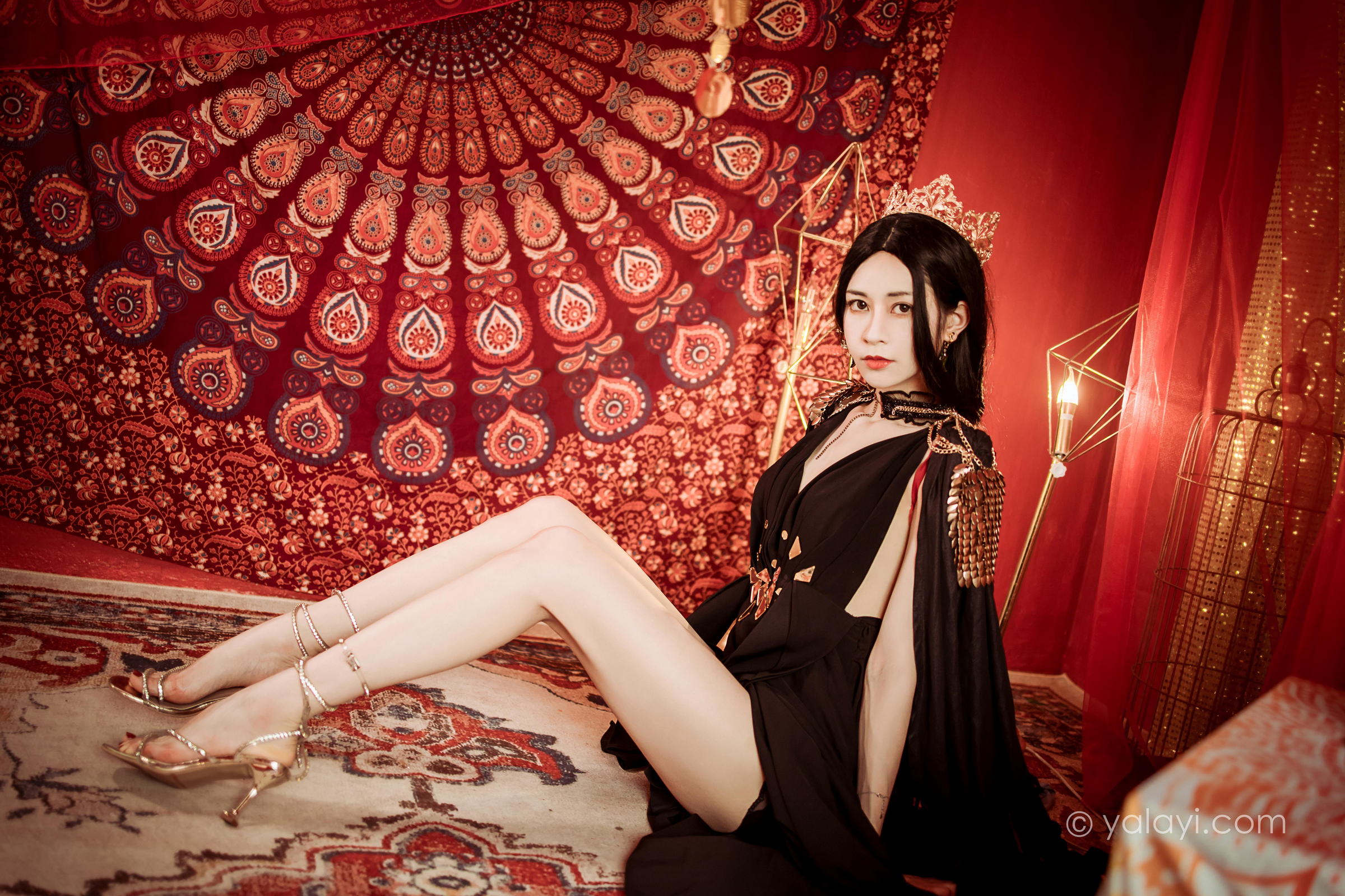 [YALAYI雅拉伊]2022.07.29 鬼刀公主 陈若冰 黑色披肩加黑色深V情趣礼服裙性感私房写真集第6张