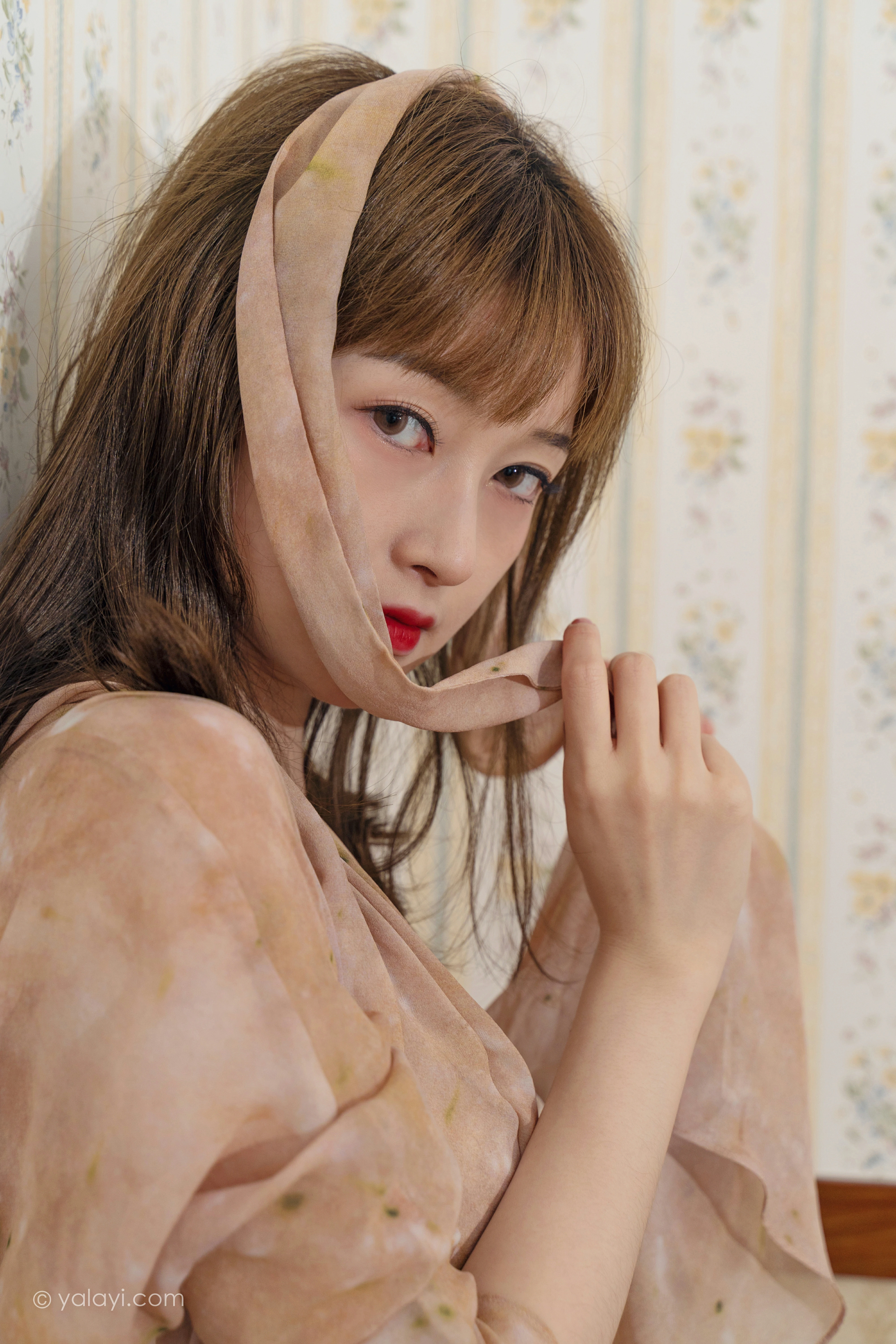 [YALAYI雅拉伊]NO.844 温柔以待 京京 粉色衬衫与短裙加蕾丝内衣性感私房写真集第13张