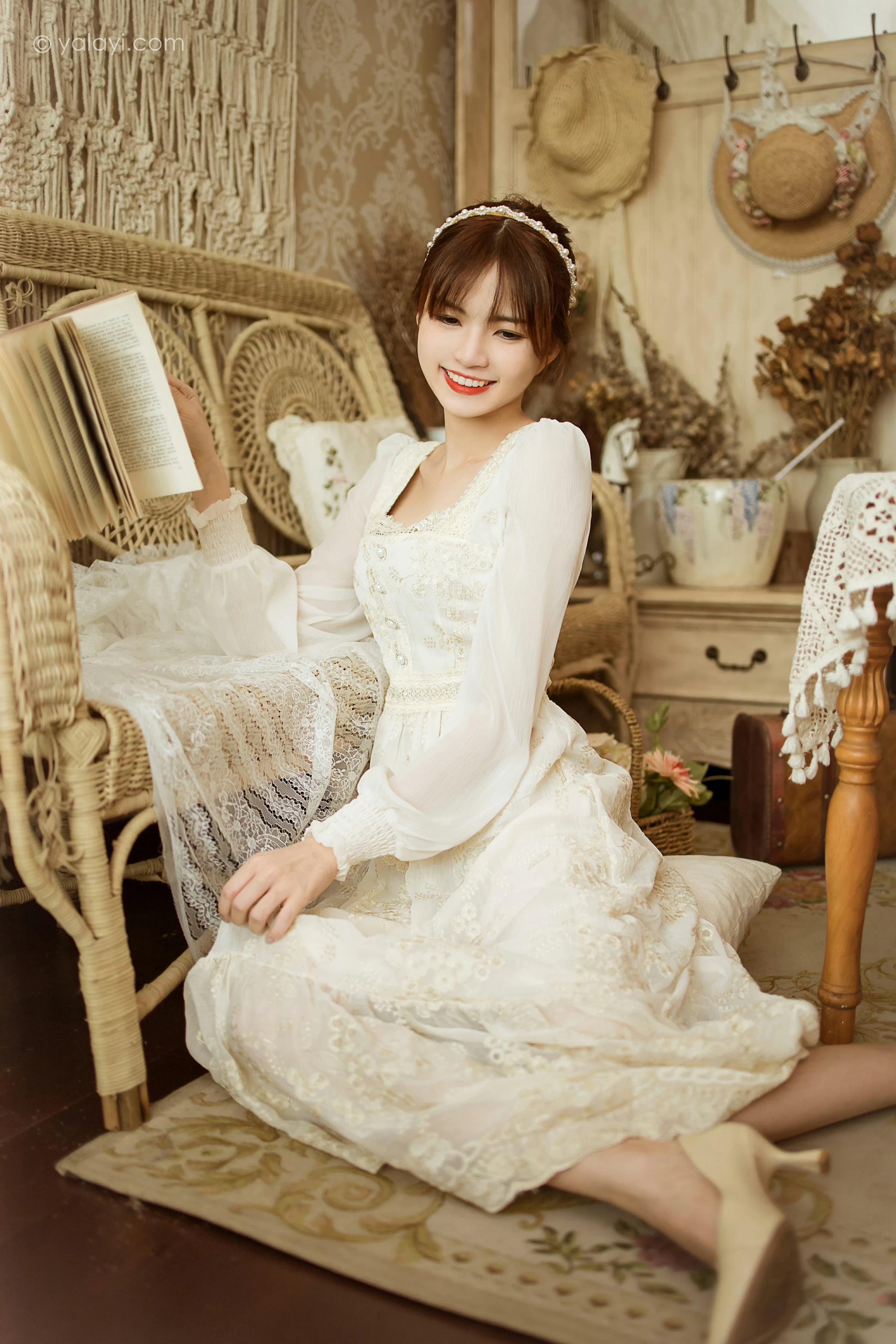 [YALAYI雅拉伊]2021.11.29 花白裙 茹莎 白色休闲蕾丝连衣裙居家性感写真集第7张